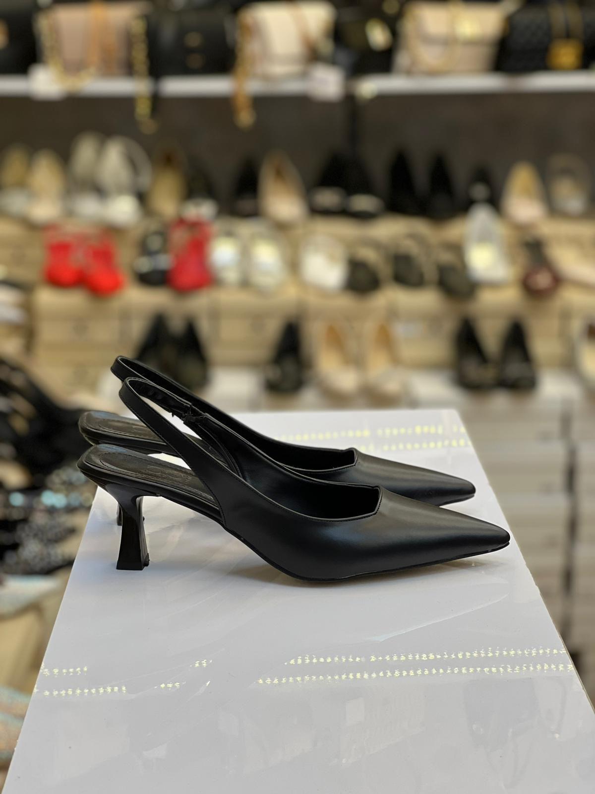 Siyah Stiletto Arkası Açık