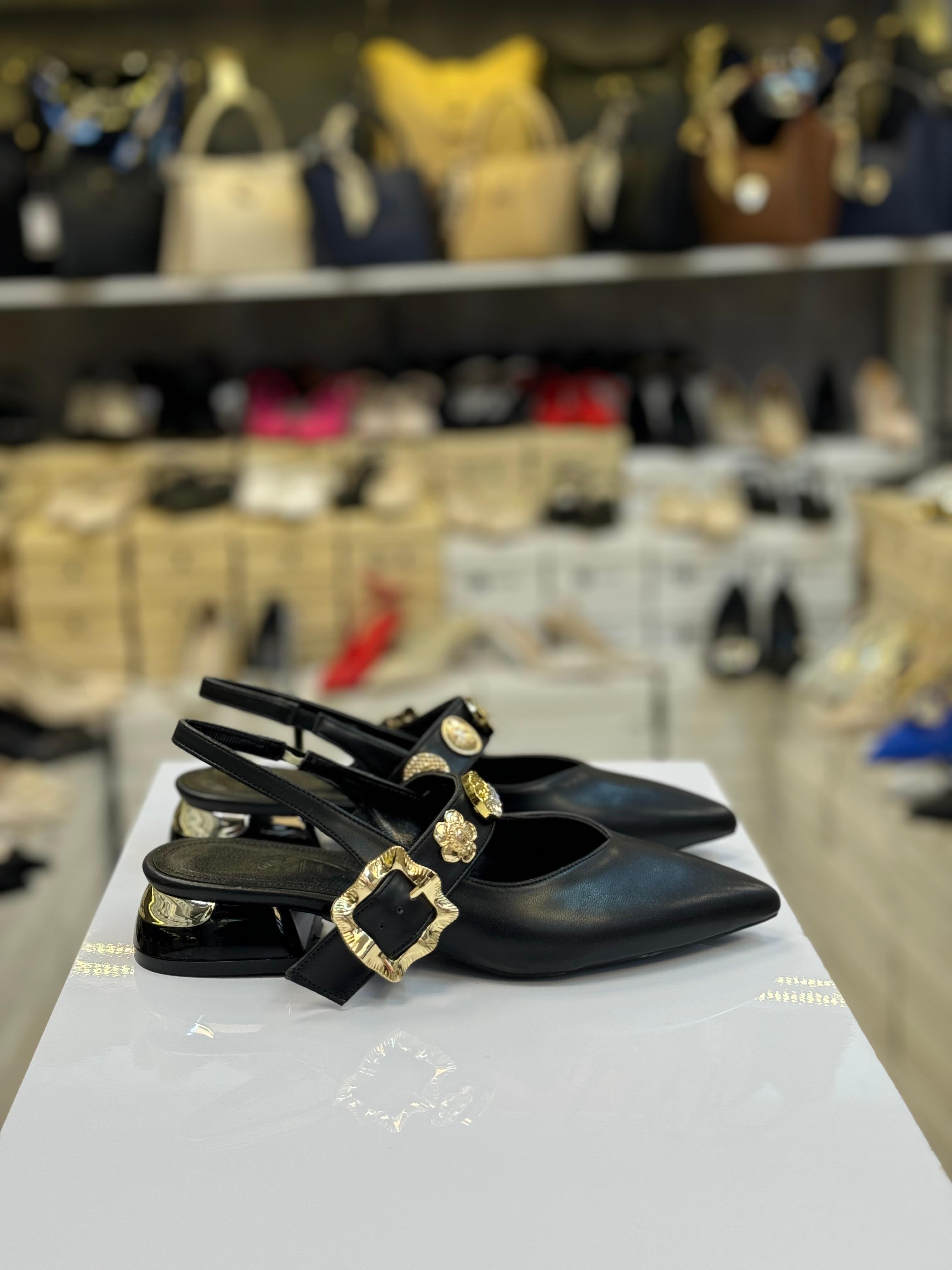 Siyah Tokalı Bantlı Çok Rahat Babet Gold Detaylı