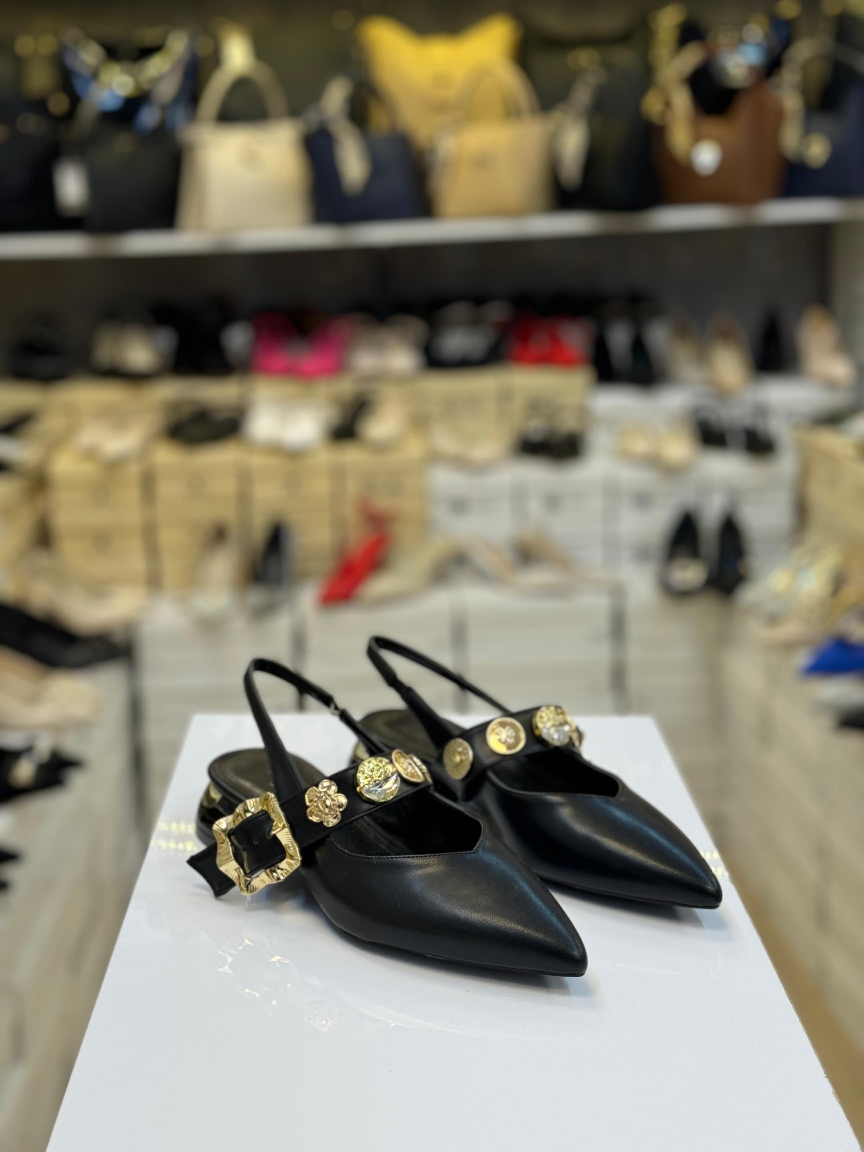 Siyah Tokalı Bantlı Çok Rahat Babet Gold Detaylı