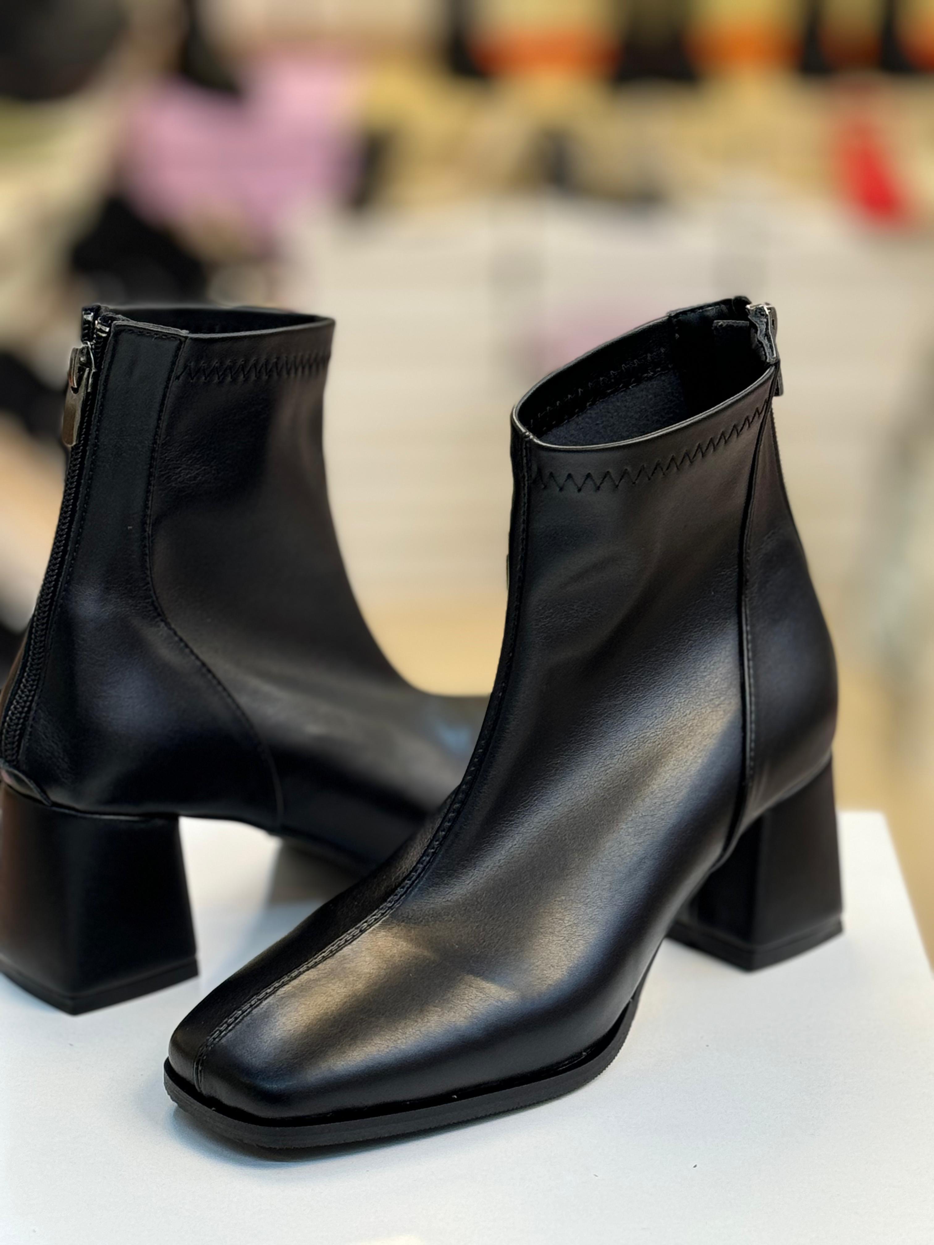 Streç Kare Burun Topuklu Siyah Bot