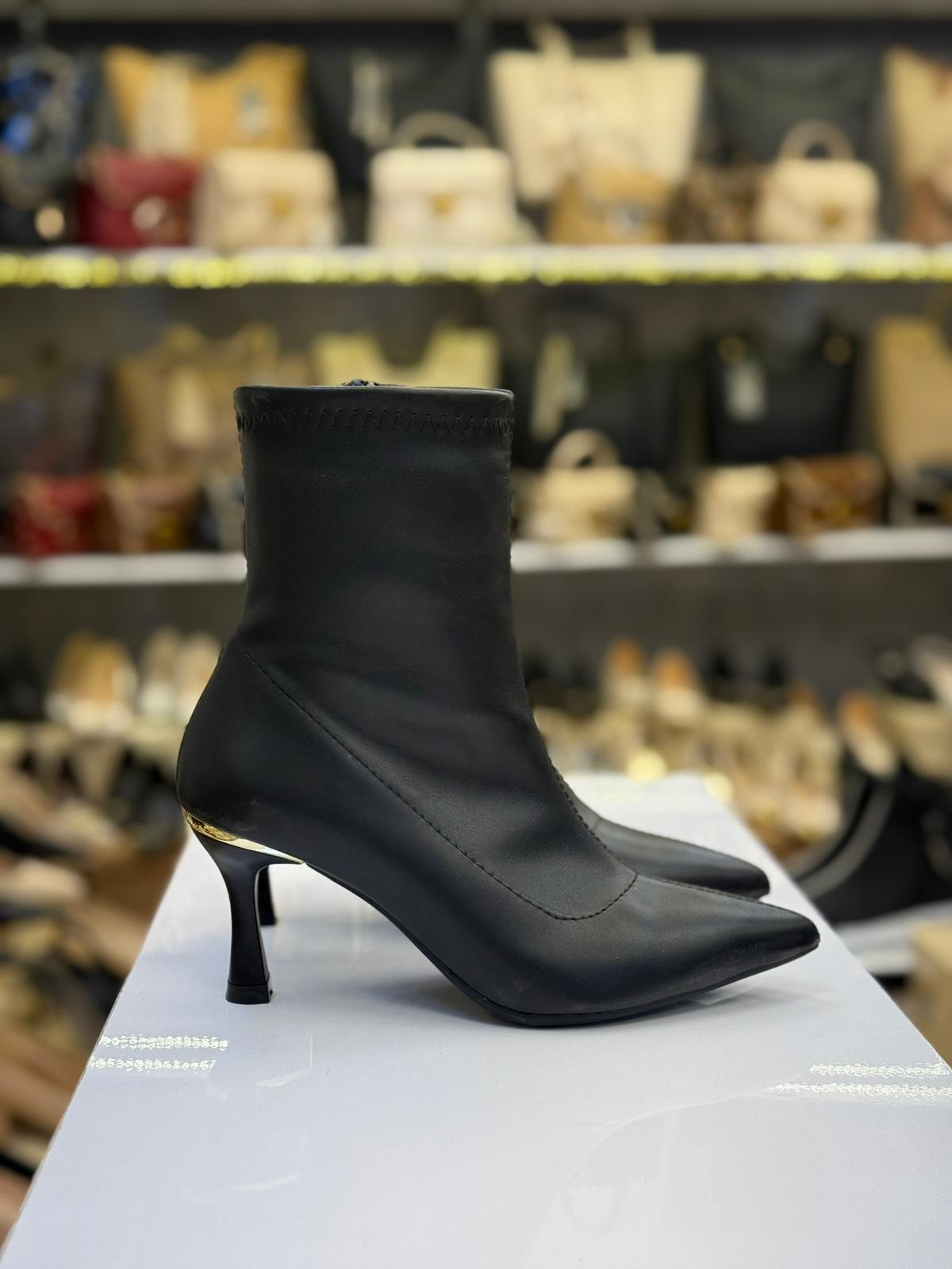 Streç Sivri Burun Siyah Bot