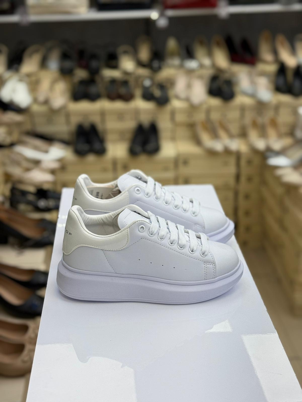 Tabanı Kalın Sneakers Beyaz