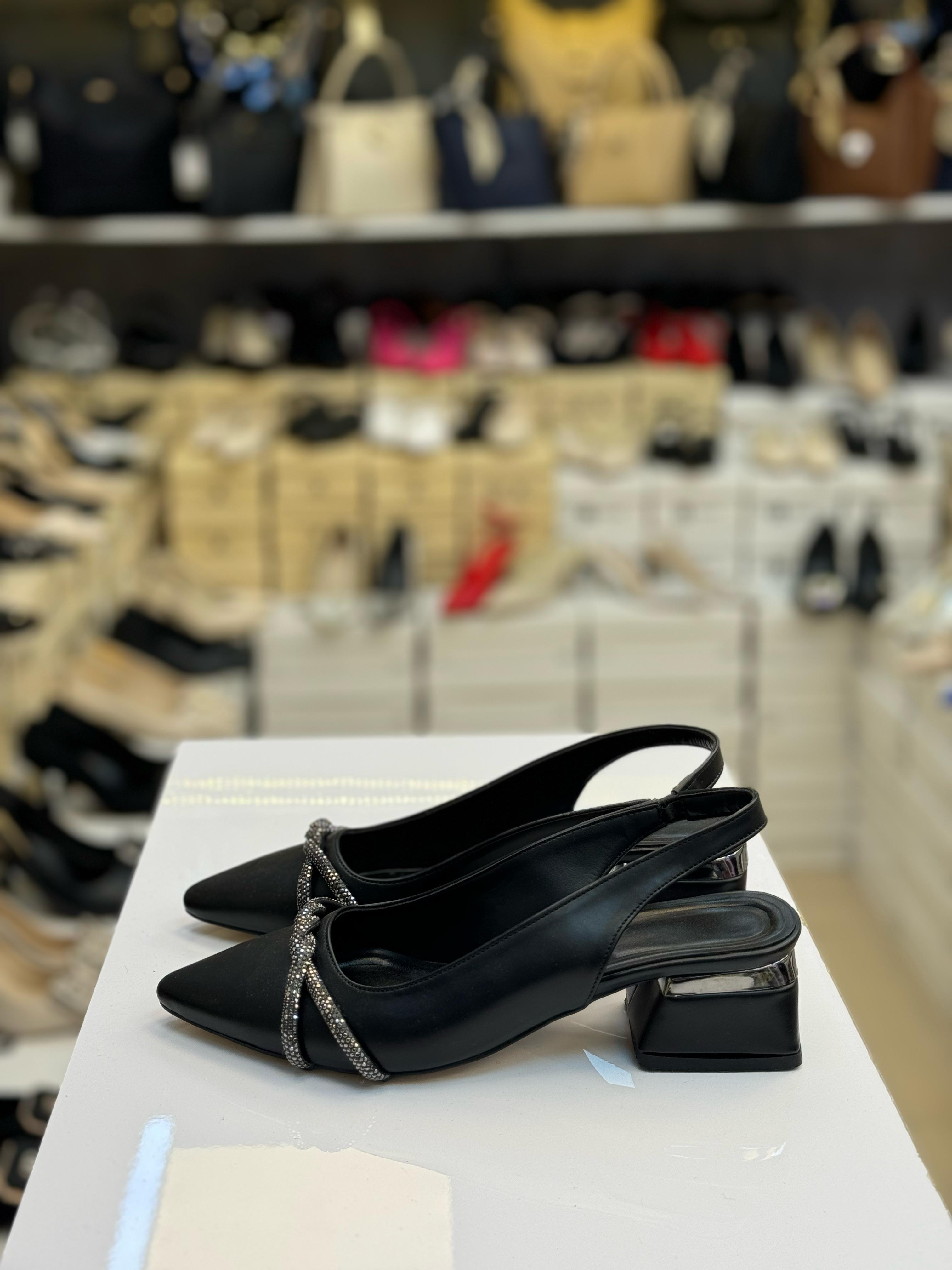 Taş Detaylı Siyah Topuklu Arkası Açık Kadın Ayakkabı