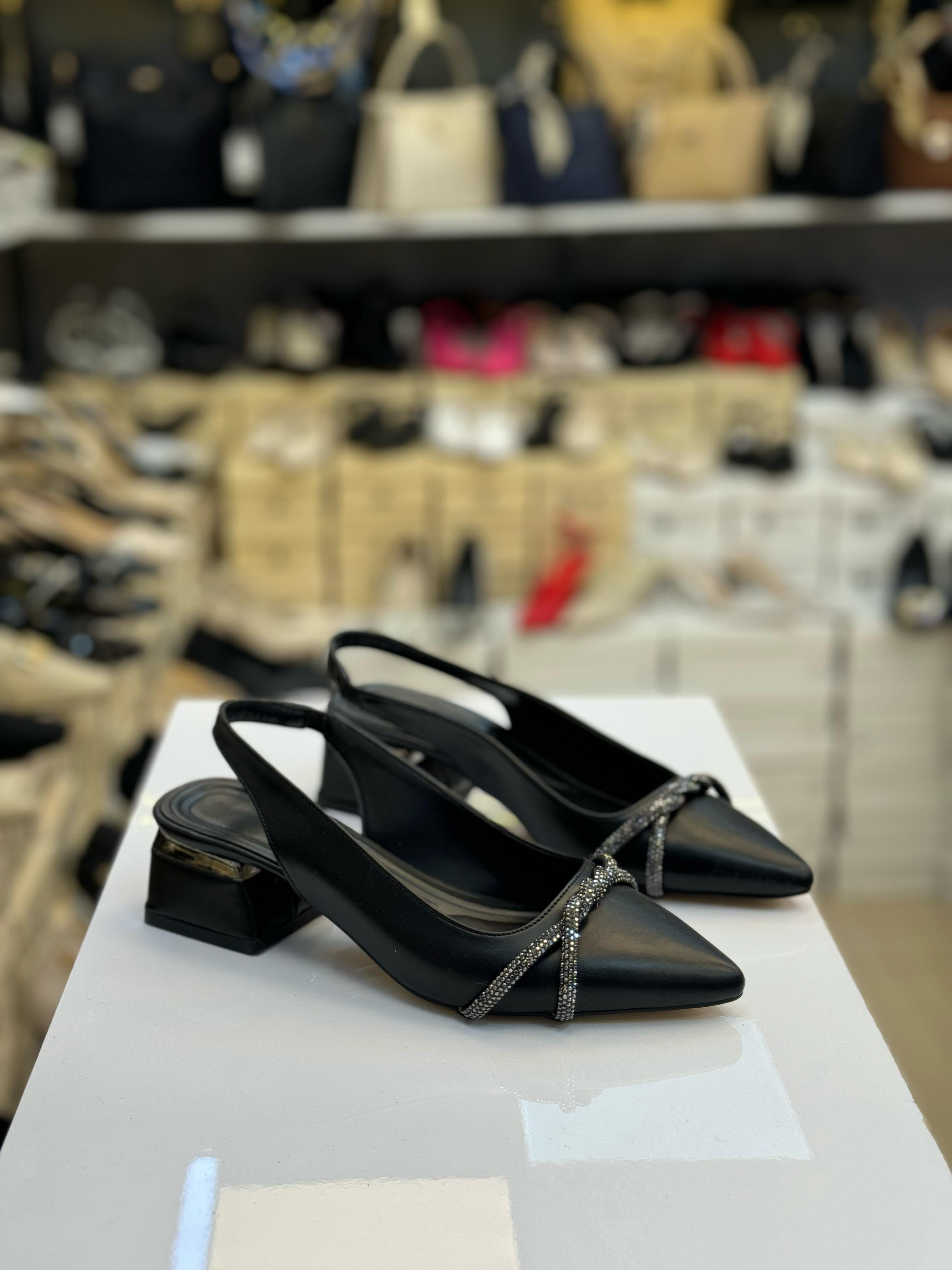 Taş Detaylı Siyah Topuklu Arkası Açık Kadın Ayakkabı