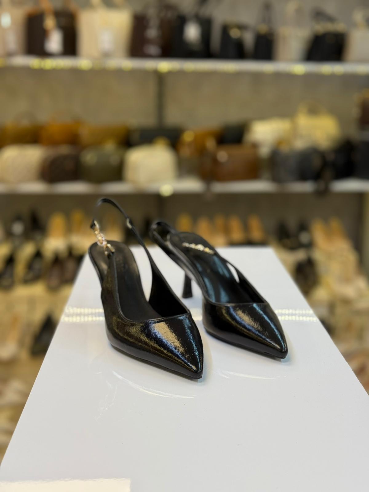 Taş Detaylı Stiletto