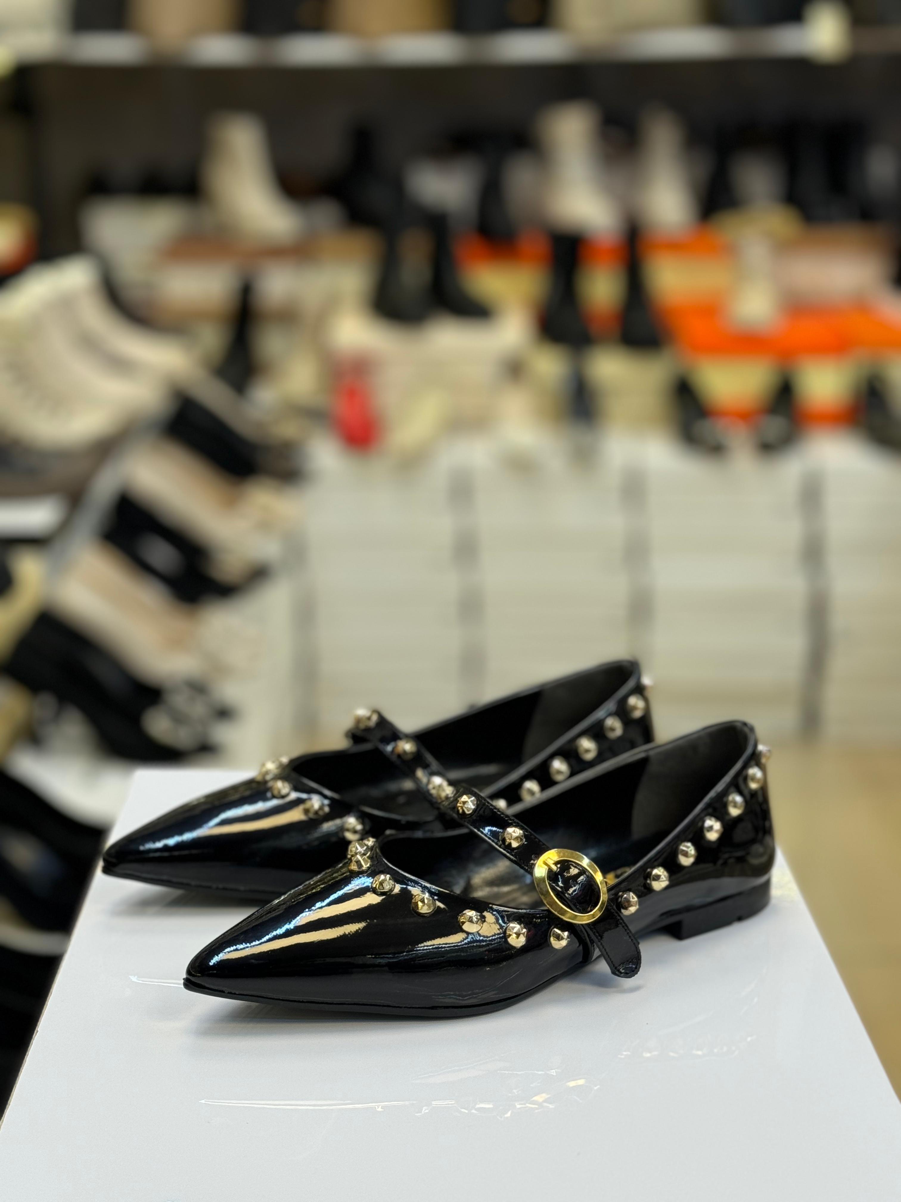 Taşlı Rugan Siyah Rengi Bayan Babet