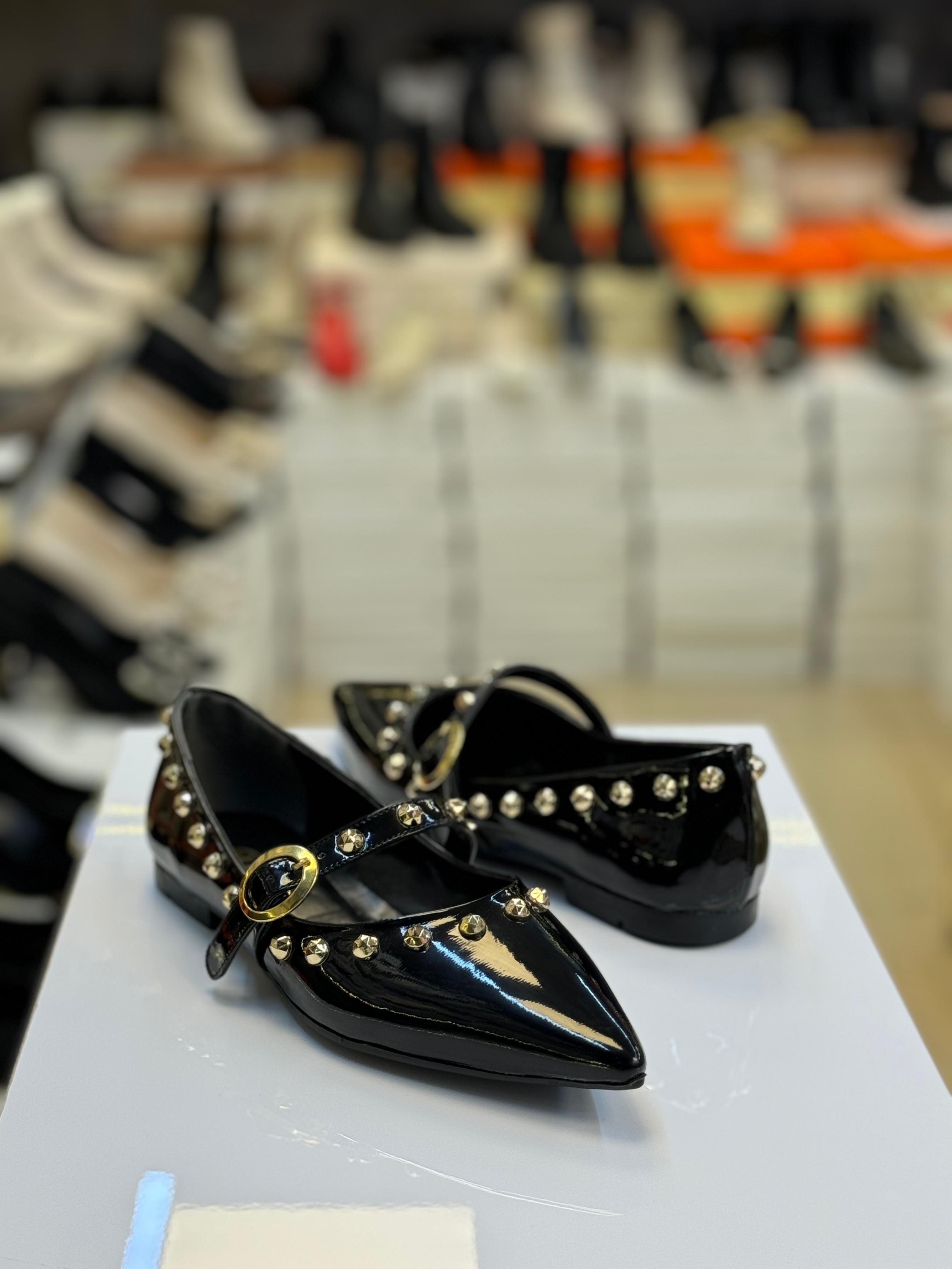 Taşlı Rugan Siyah Rengi Bayan Babet