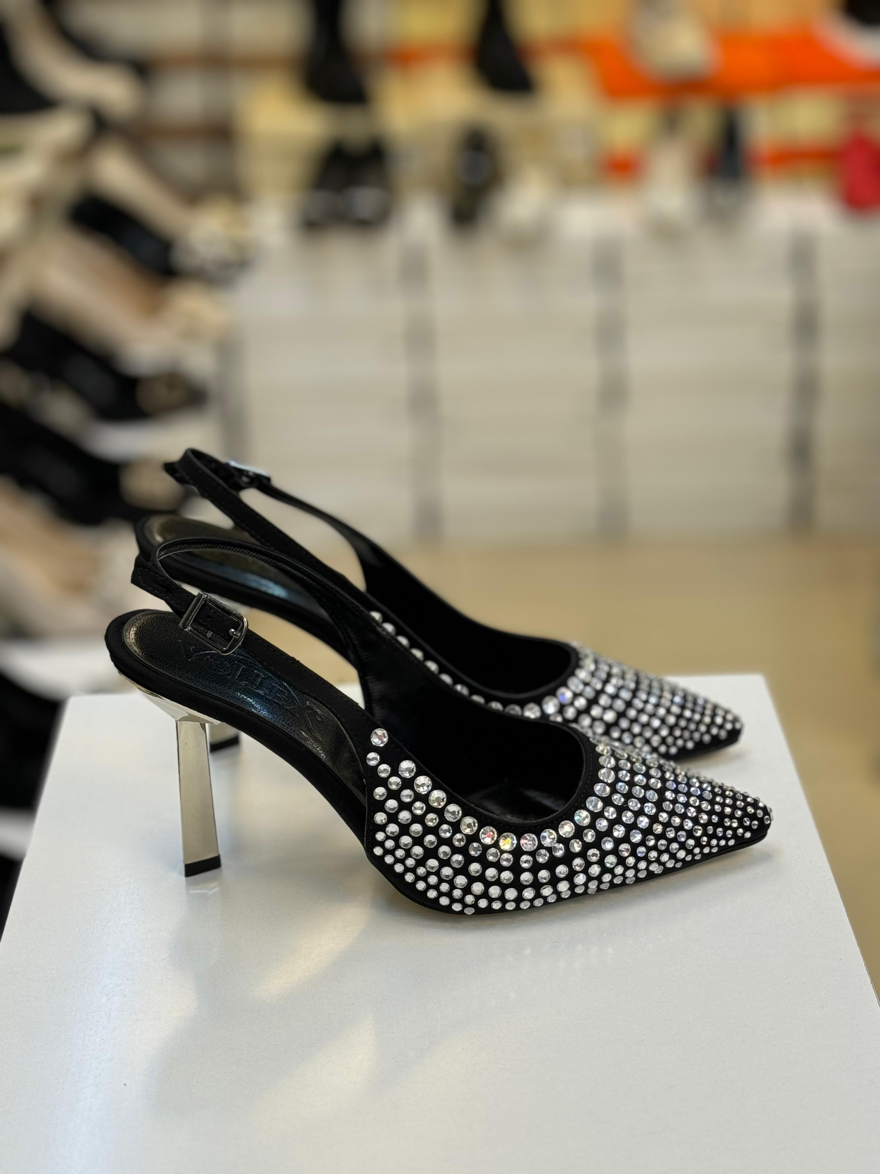 Taşlı Topuklu Arkası Açık Şık Siyah Ayakkabı