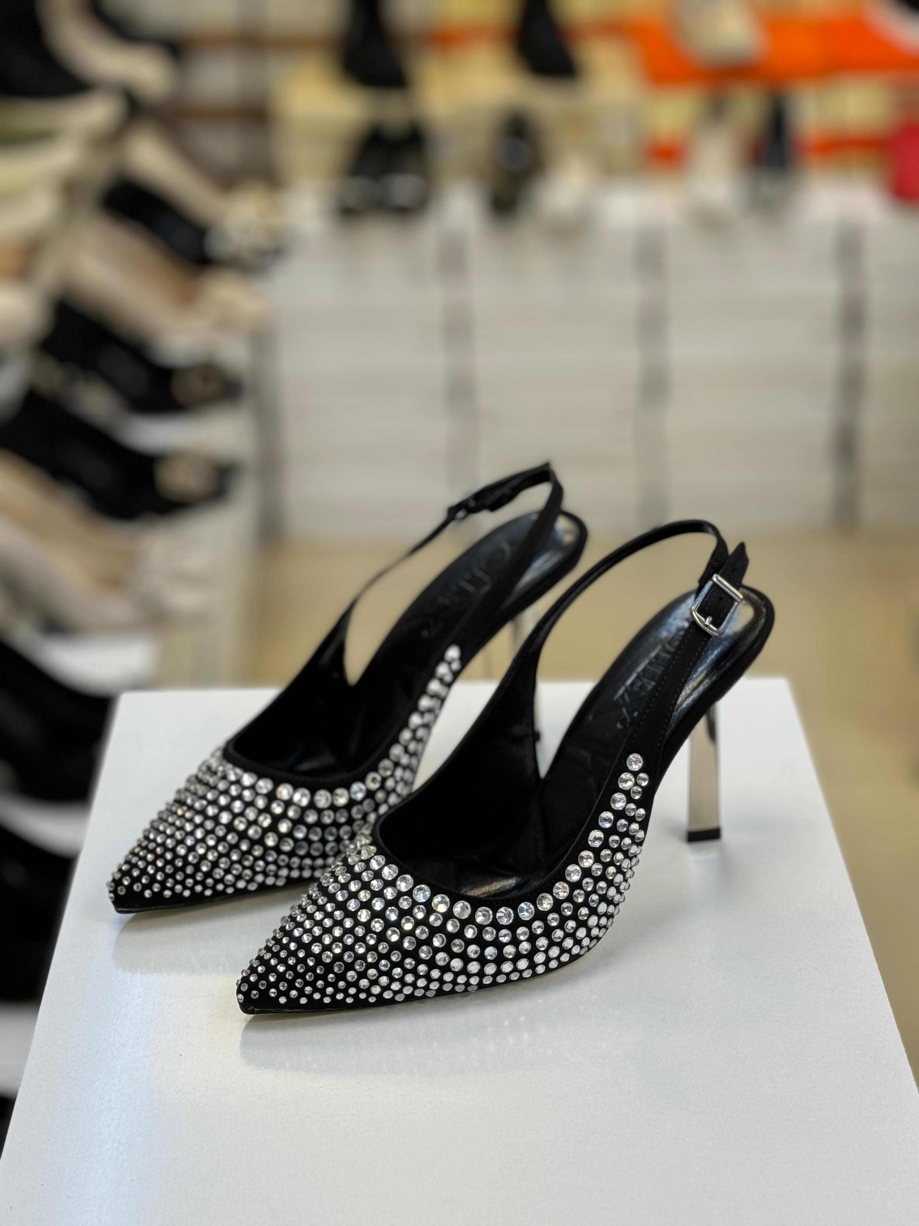 Taşlı Topuklu Arkası Açık Şık Siyah Ayakkabı