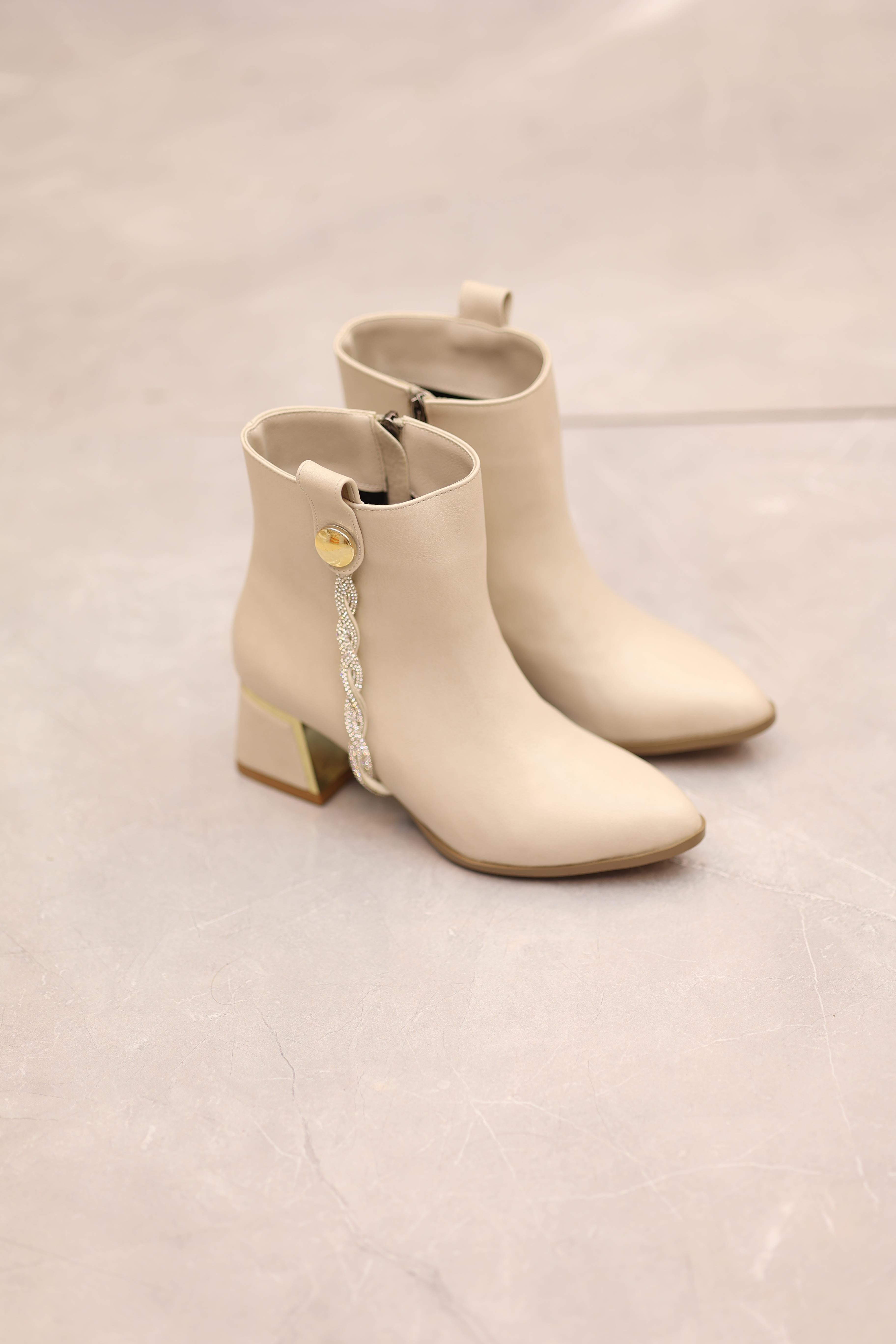 Ten Topuklu Zincir Detaylı Galvaniz Topuk