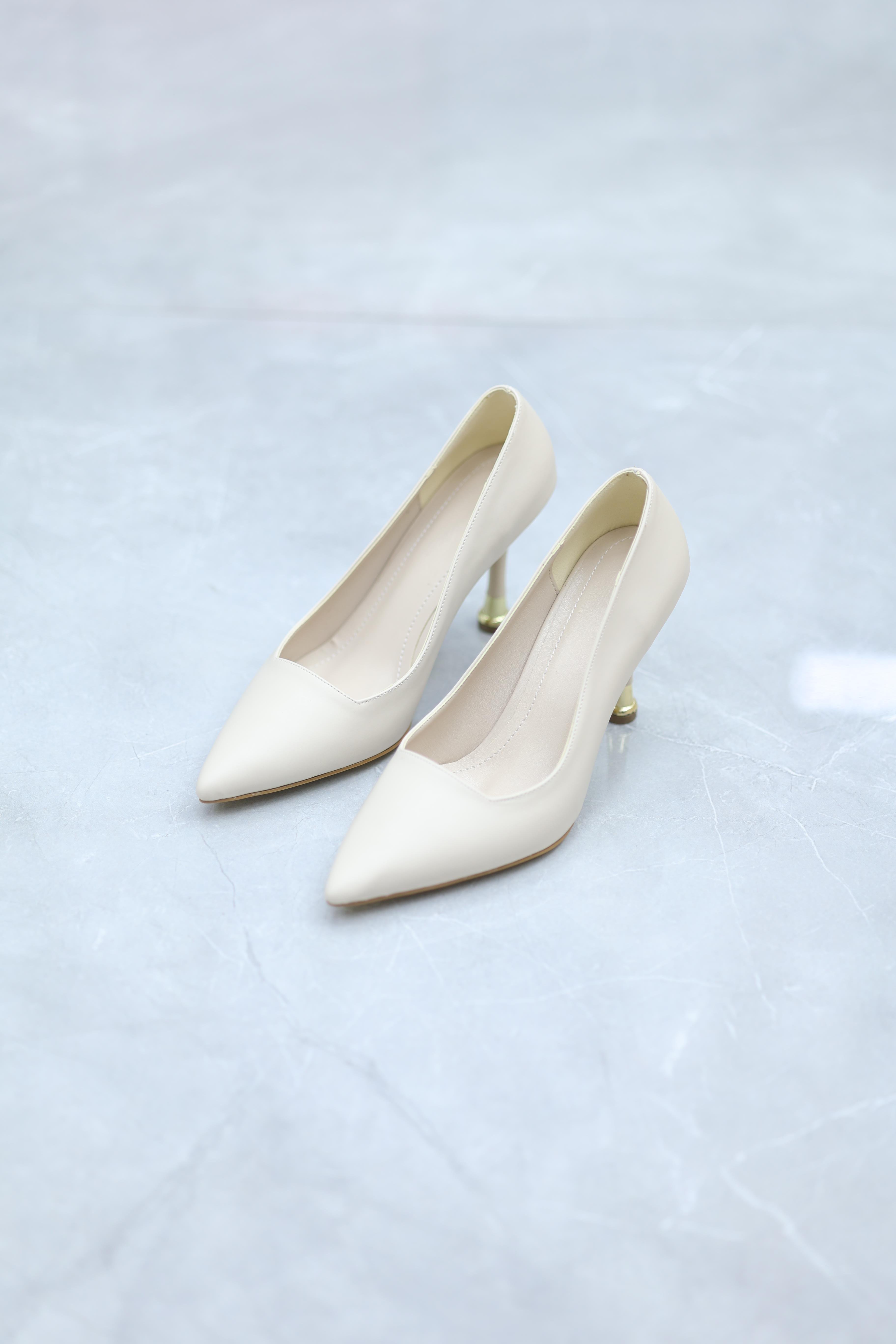 Topuk Detaylı Ten Rengi Stiletto