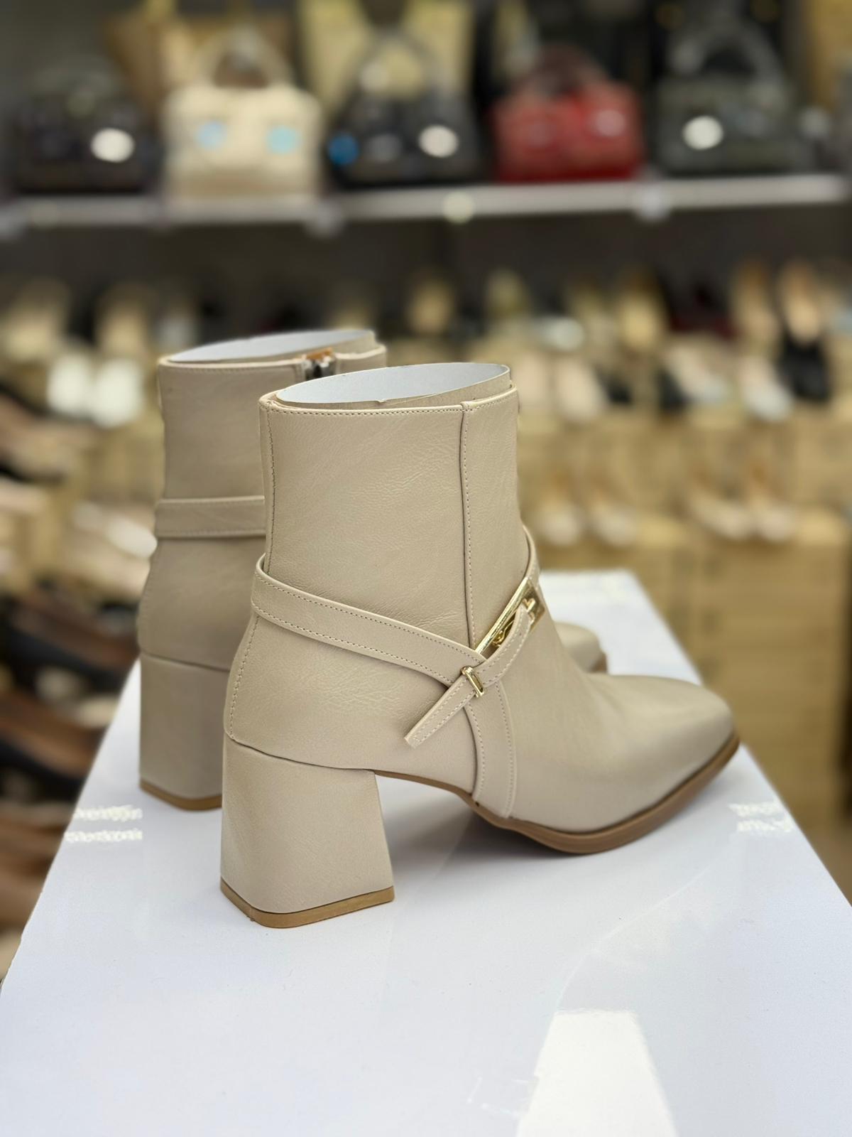 Topuklu Küt Burun Kemerli Bot Ten CC06-TEN