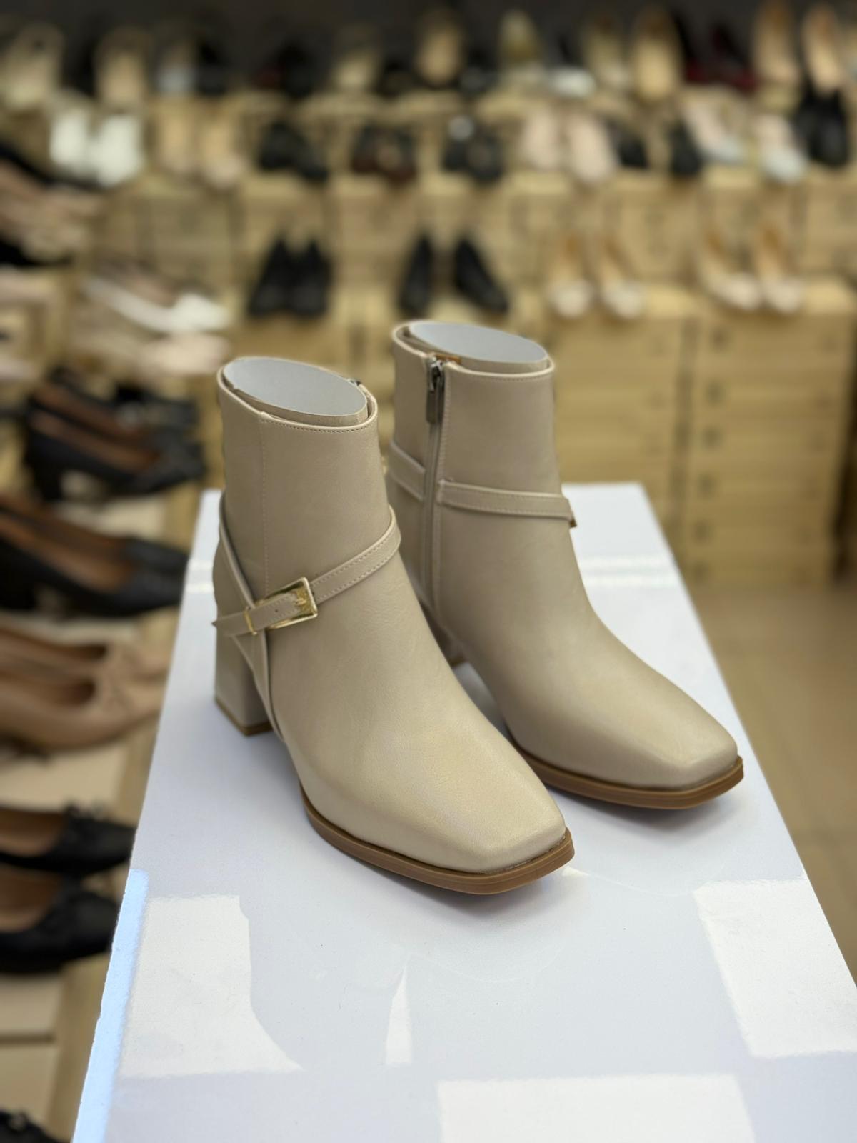 Topuklu Küt Burun Kemerli Bot Ten CC06-TEN