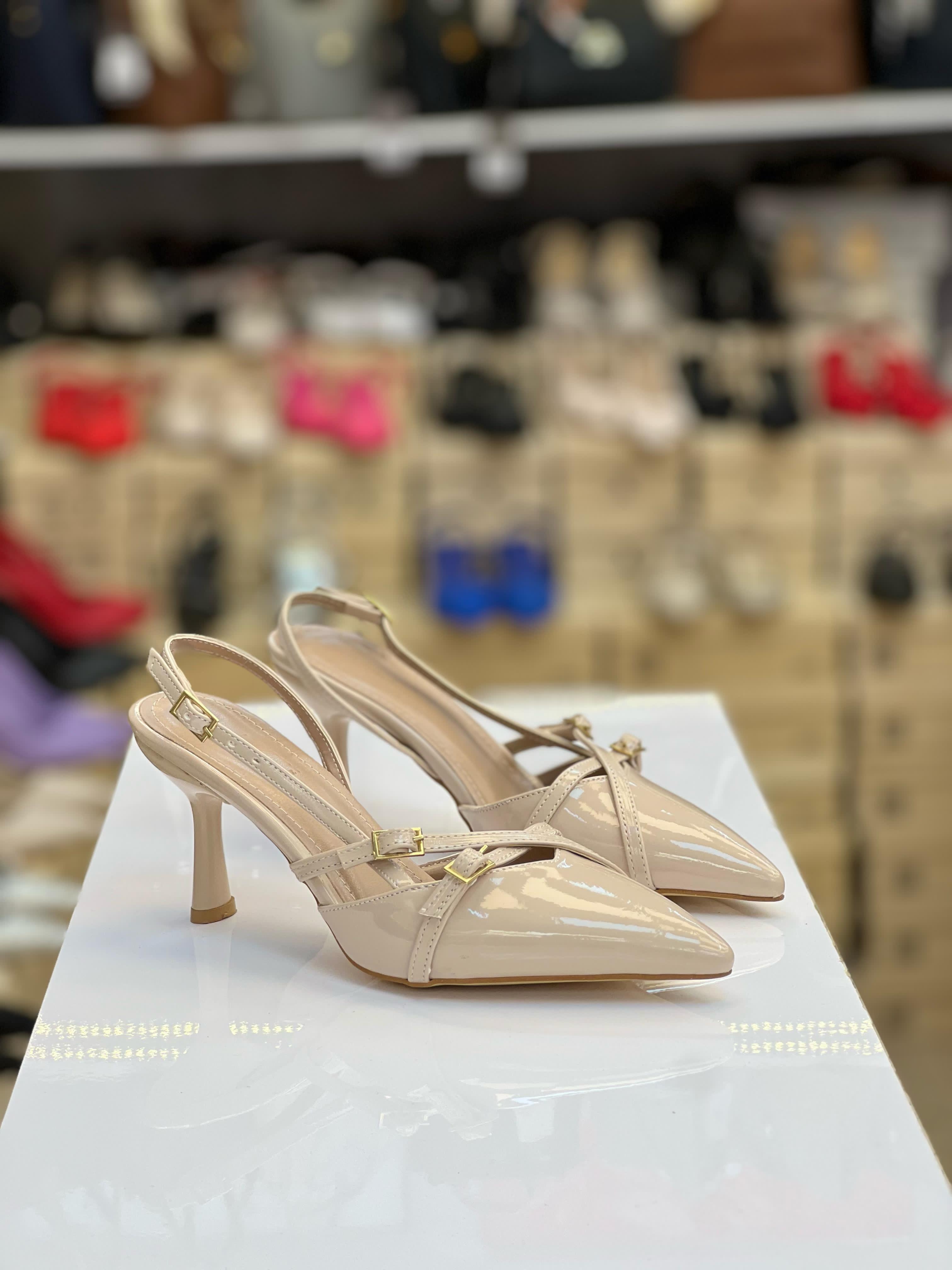 Üstü Tokalı Arkası Açık Stiletto Ten Rengi