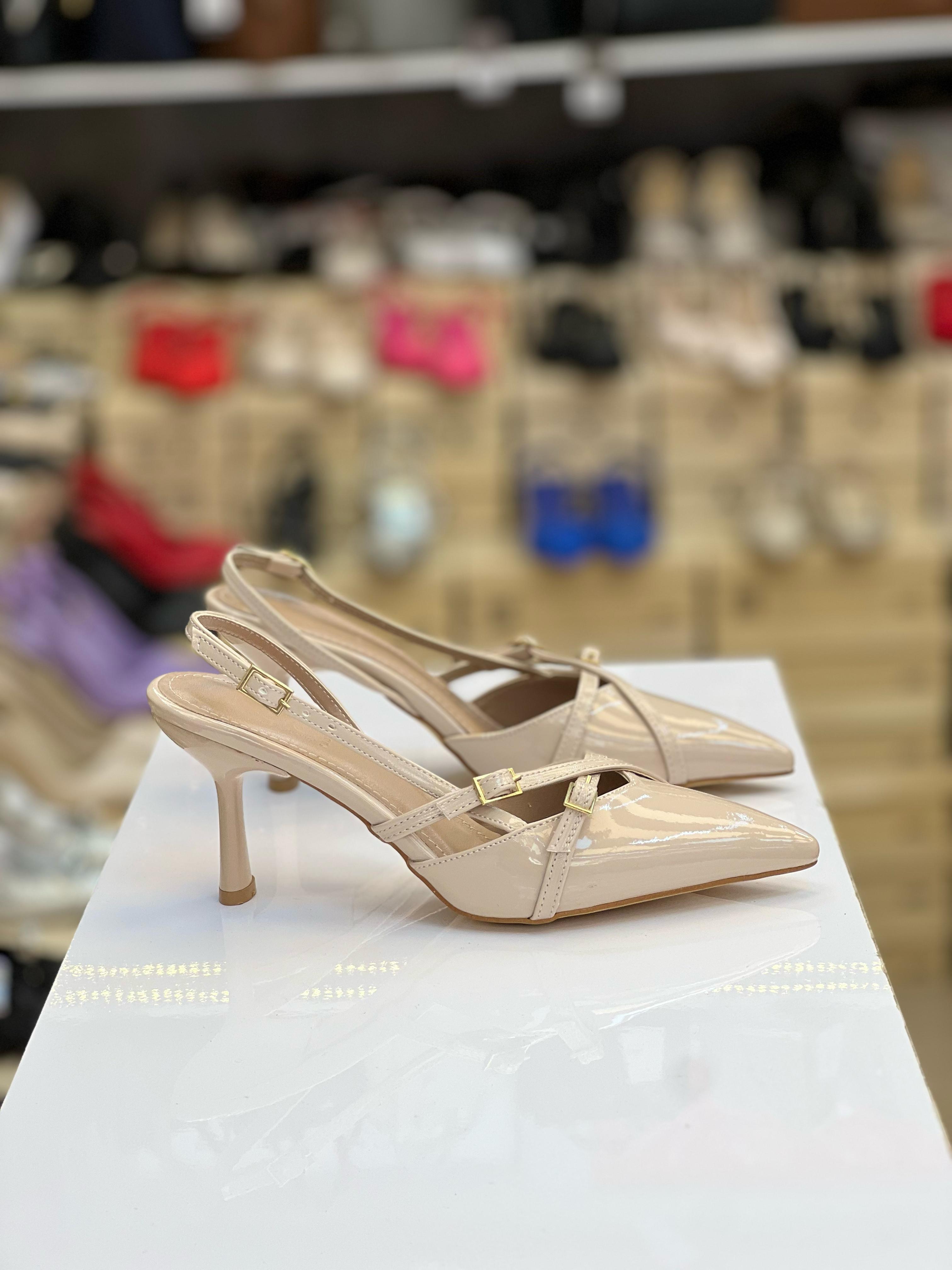 Üstü Tokalı Arkası Açık Stiletto Ten Rengi