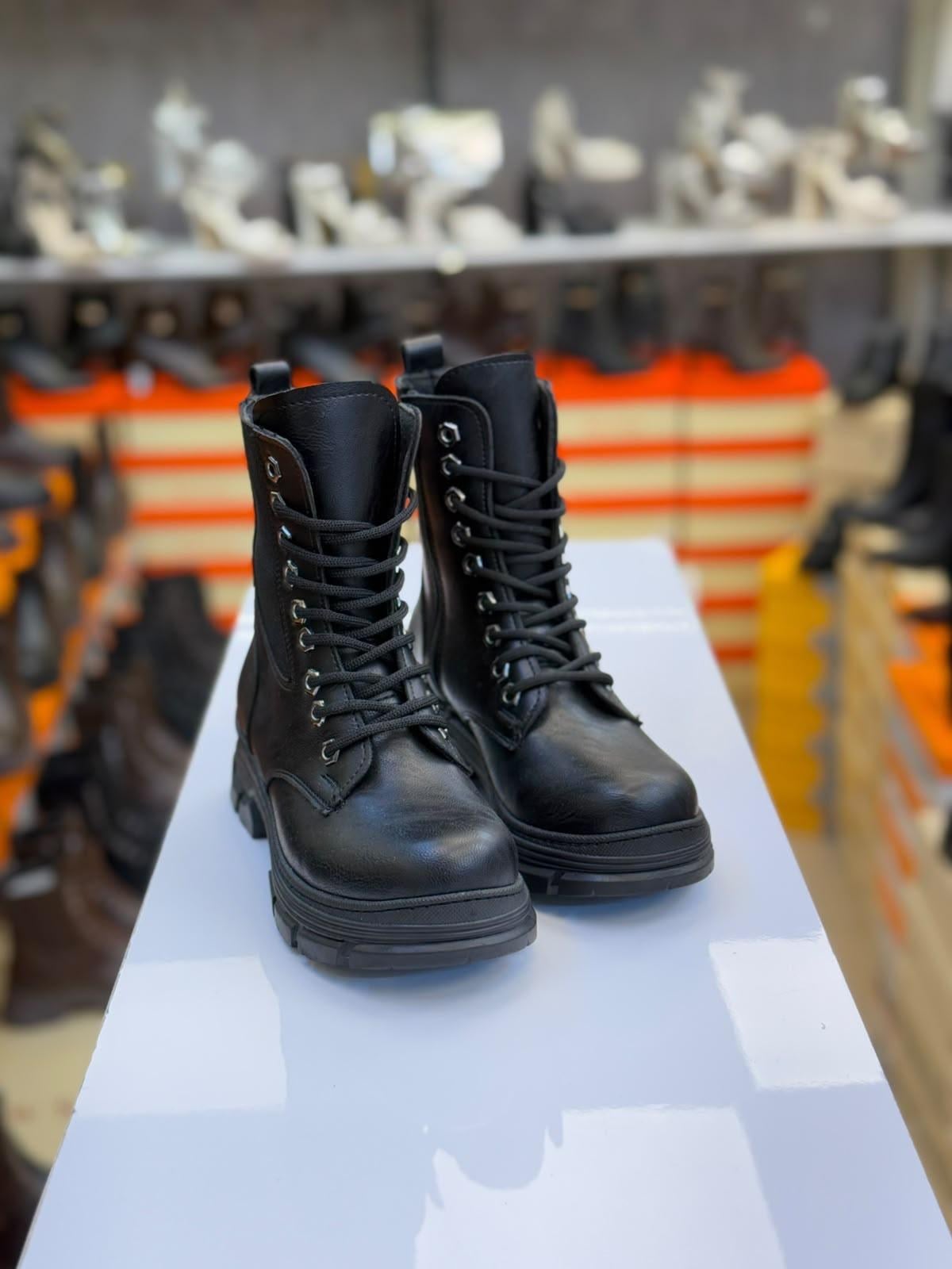 Yan Lastik Detaylı Bağcıklı Postal Bot Siyah
