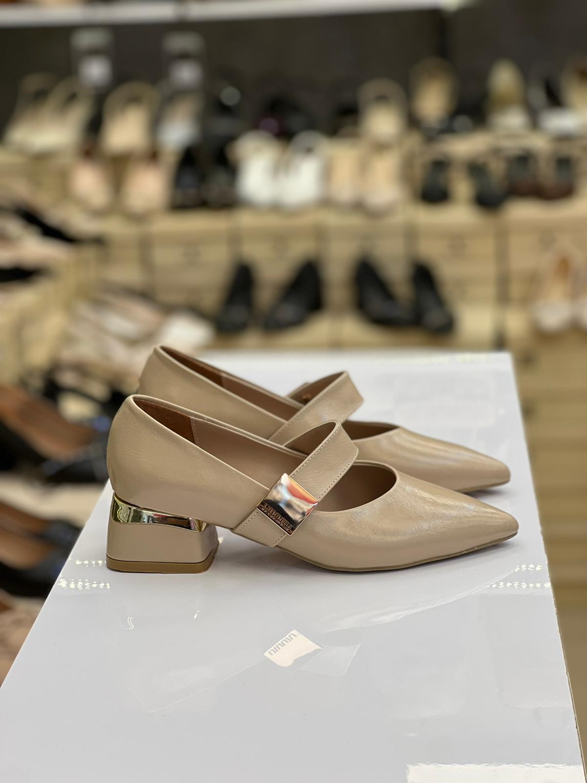 Yandan Tokalı Kısa Topuk Babet