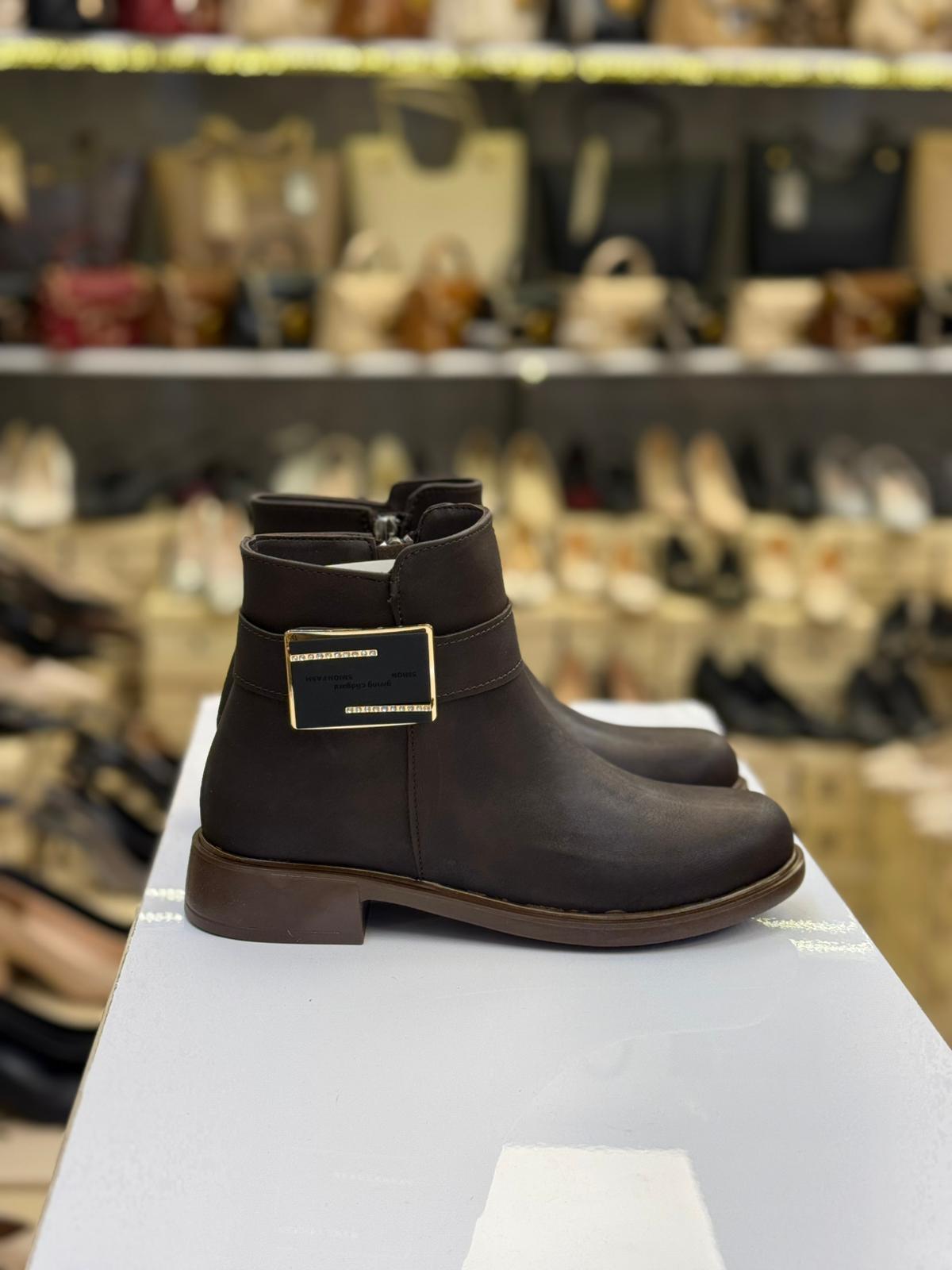 Yanı Taşlı Şık Düz Taban Bot Kahve