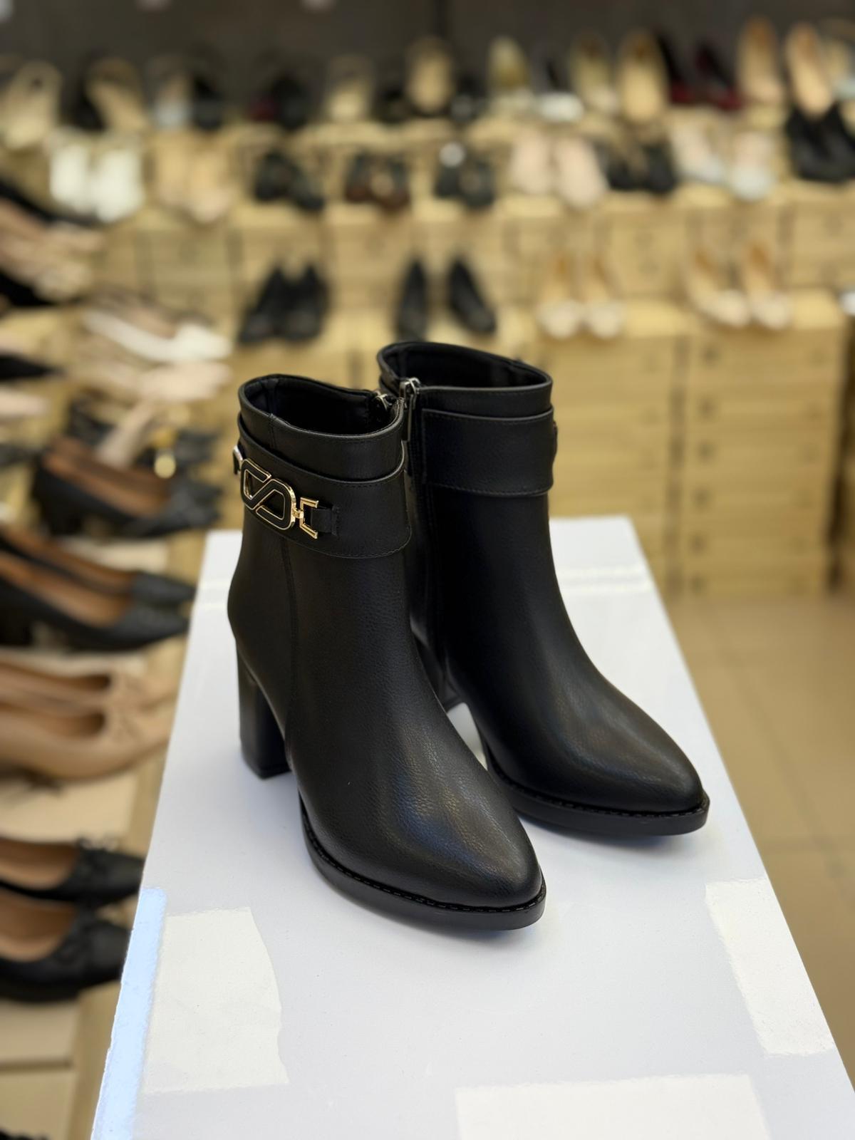 Yüksek Topuk Yandan Tokalı Bot Siyah CC04-SYH