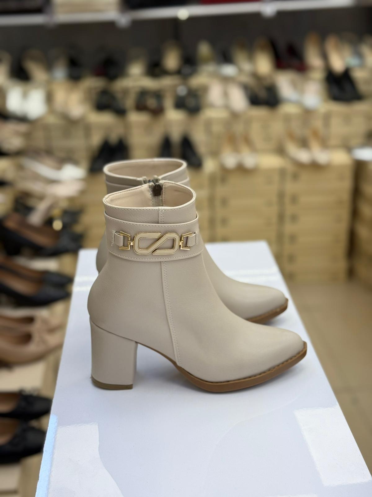 Yüksek Topuk Yandan Tokalı Bot Ten CC04-TEN