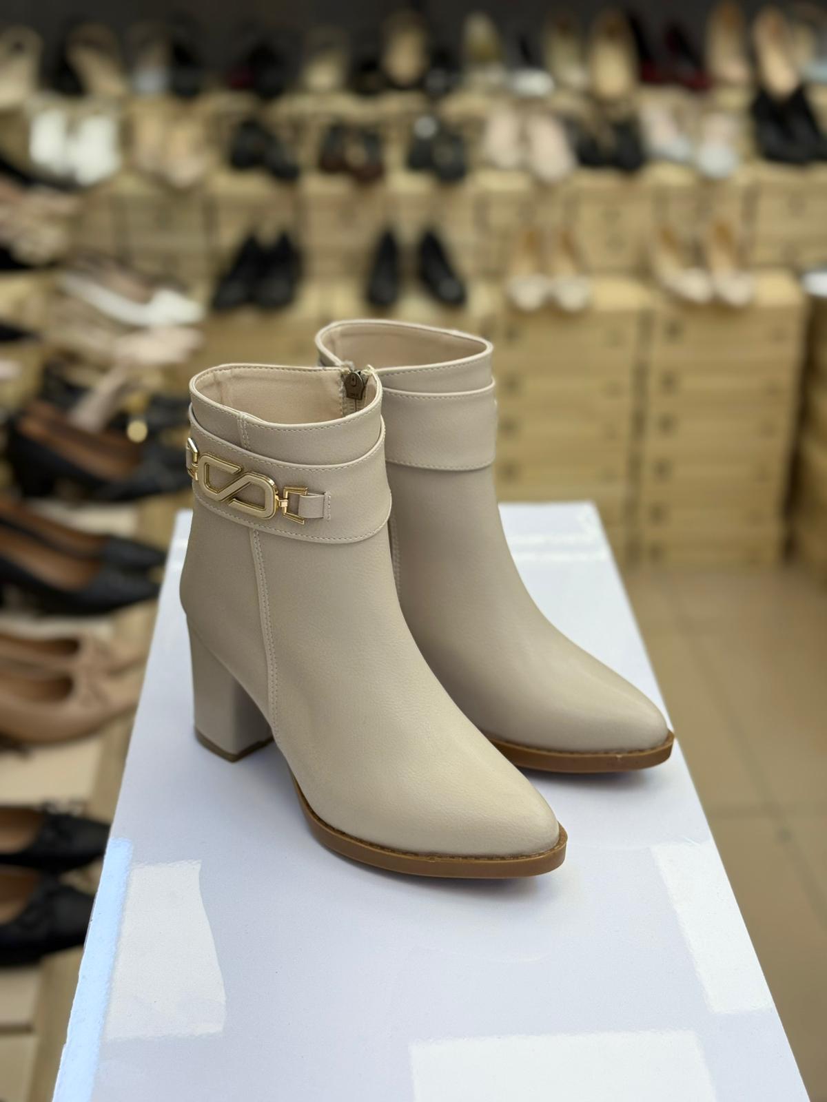 Yüksek Topuk Yandan Tokalı Bot Ten CC04-TEN