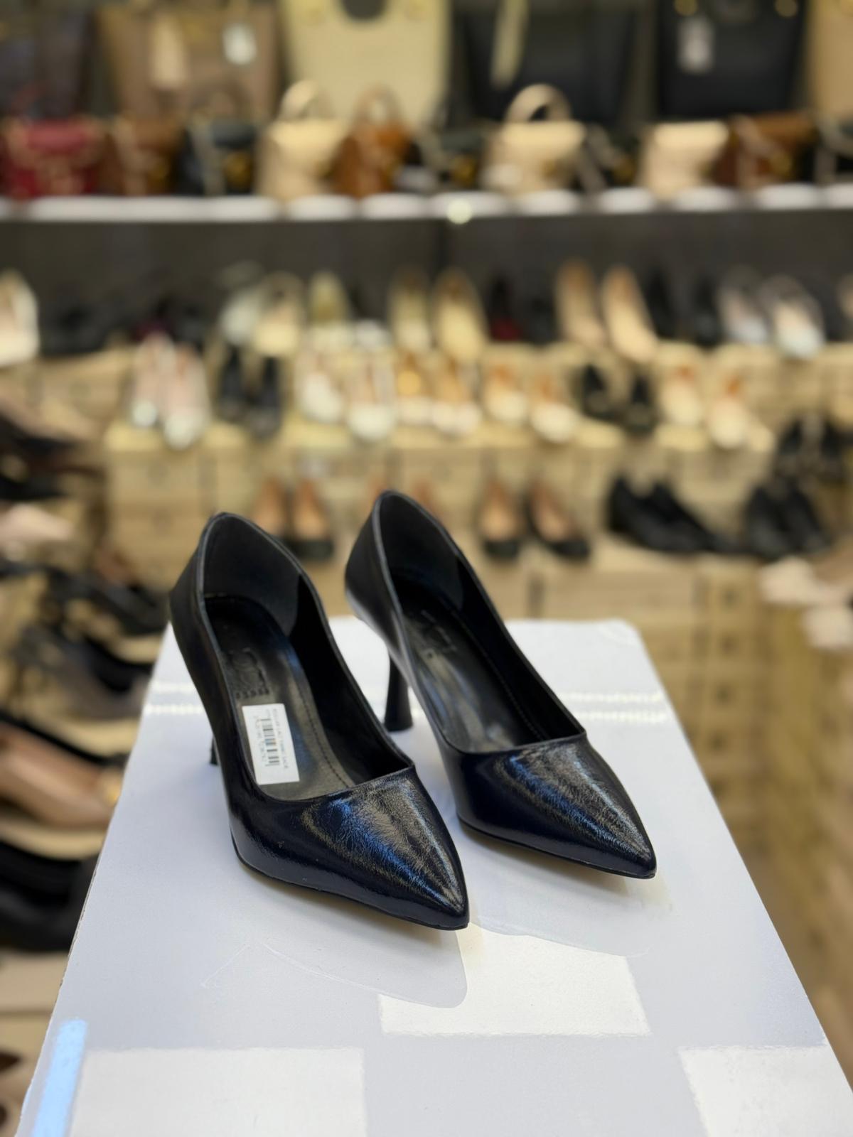 Yüzü Düz Kırışık Deri Stiletto
