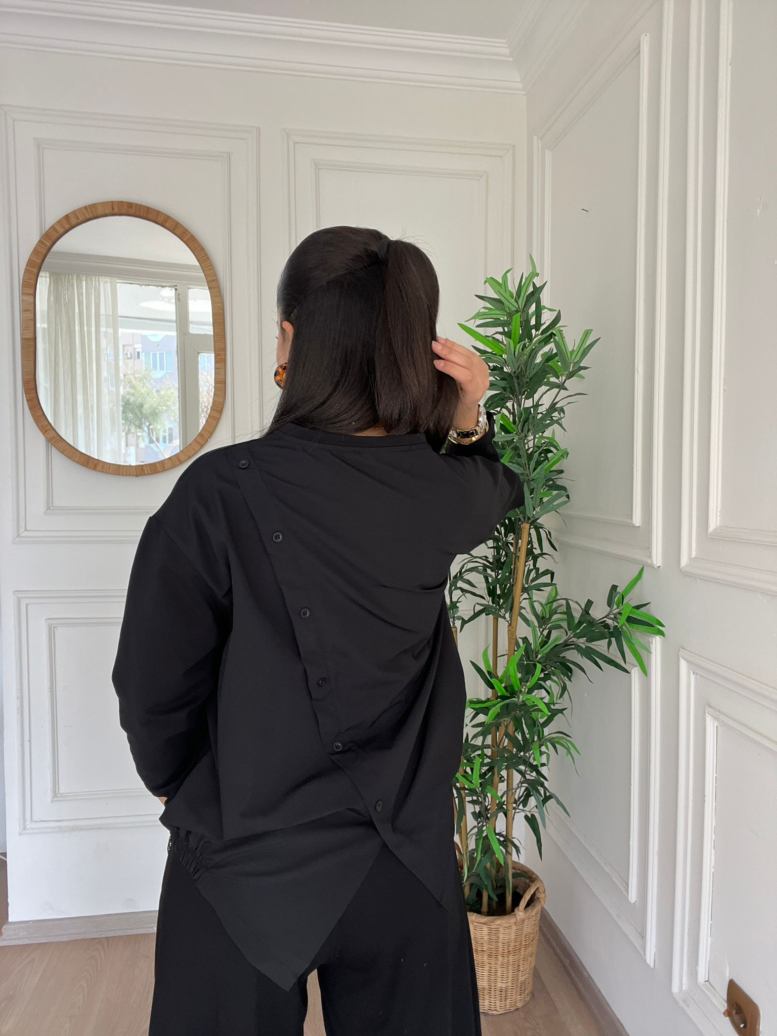 Arkası Düğme Detaylı Sweatshirt Siyah