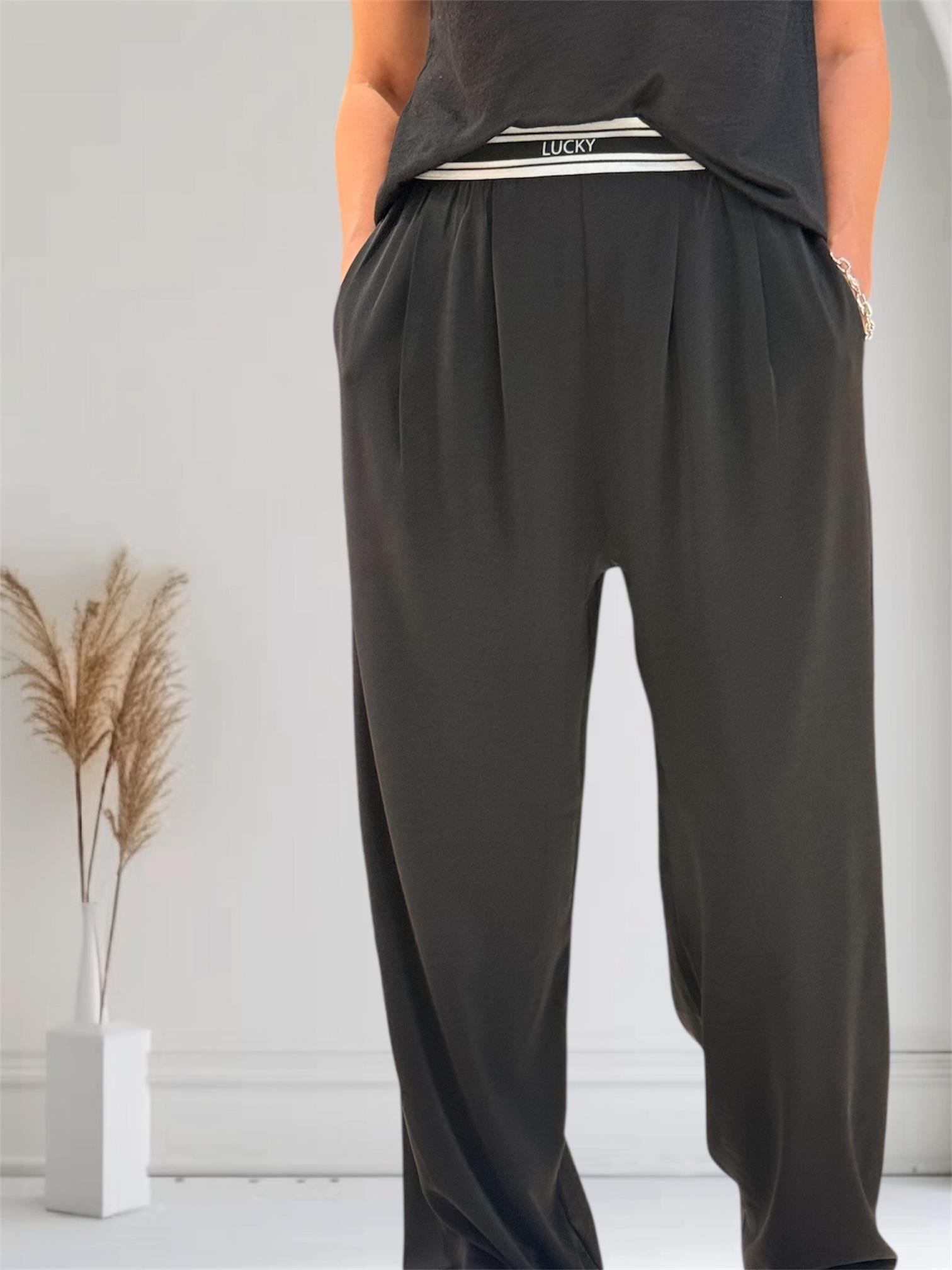 Beli Lastik Detay Pantolon Siyah