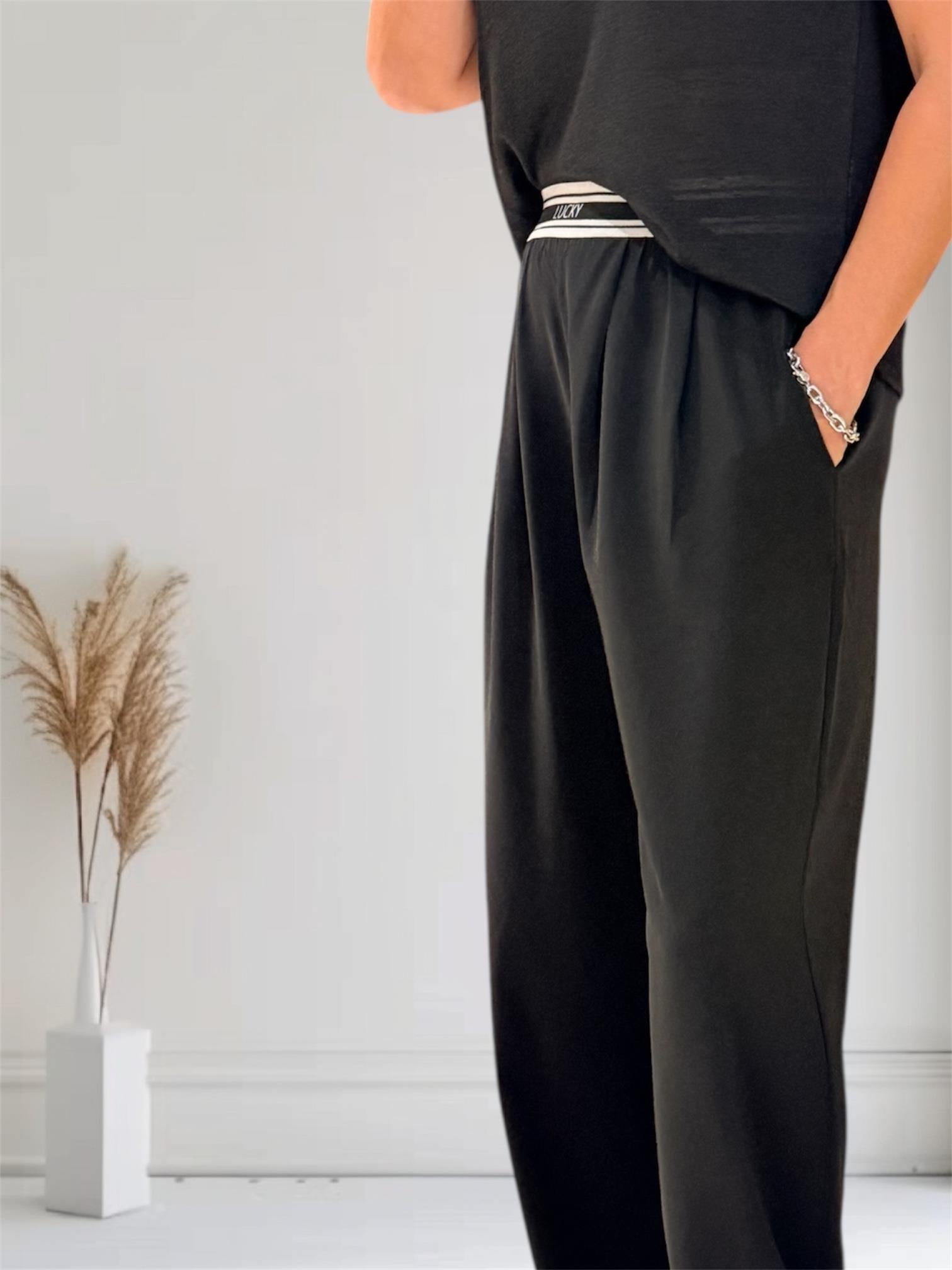 Beli Lastik Detay Pantolon Siyah
