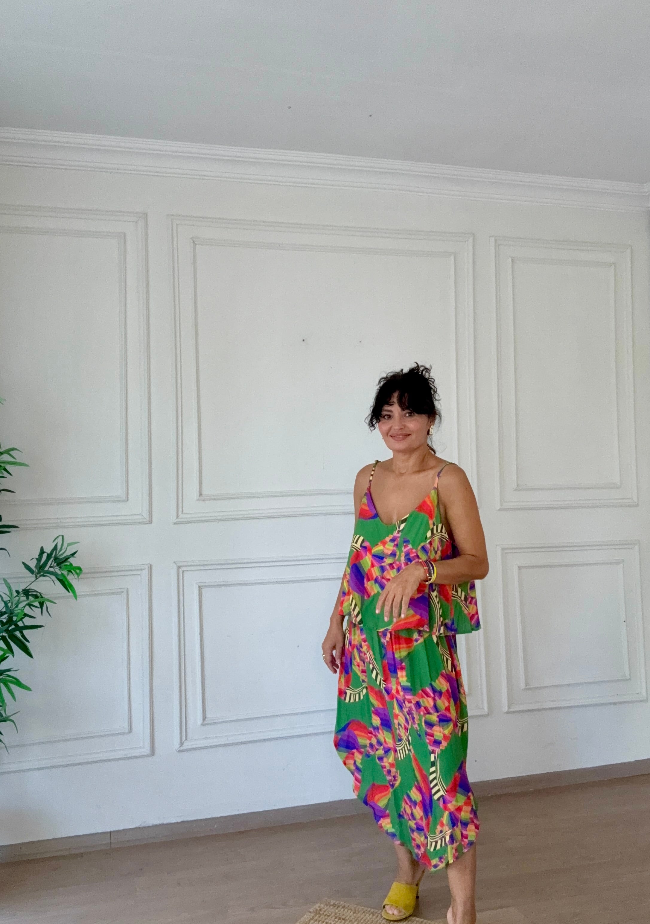 Canlı Desenli Askılı Elbise Yeşil