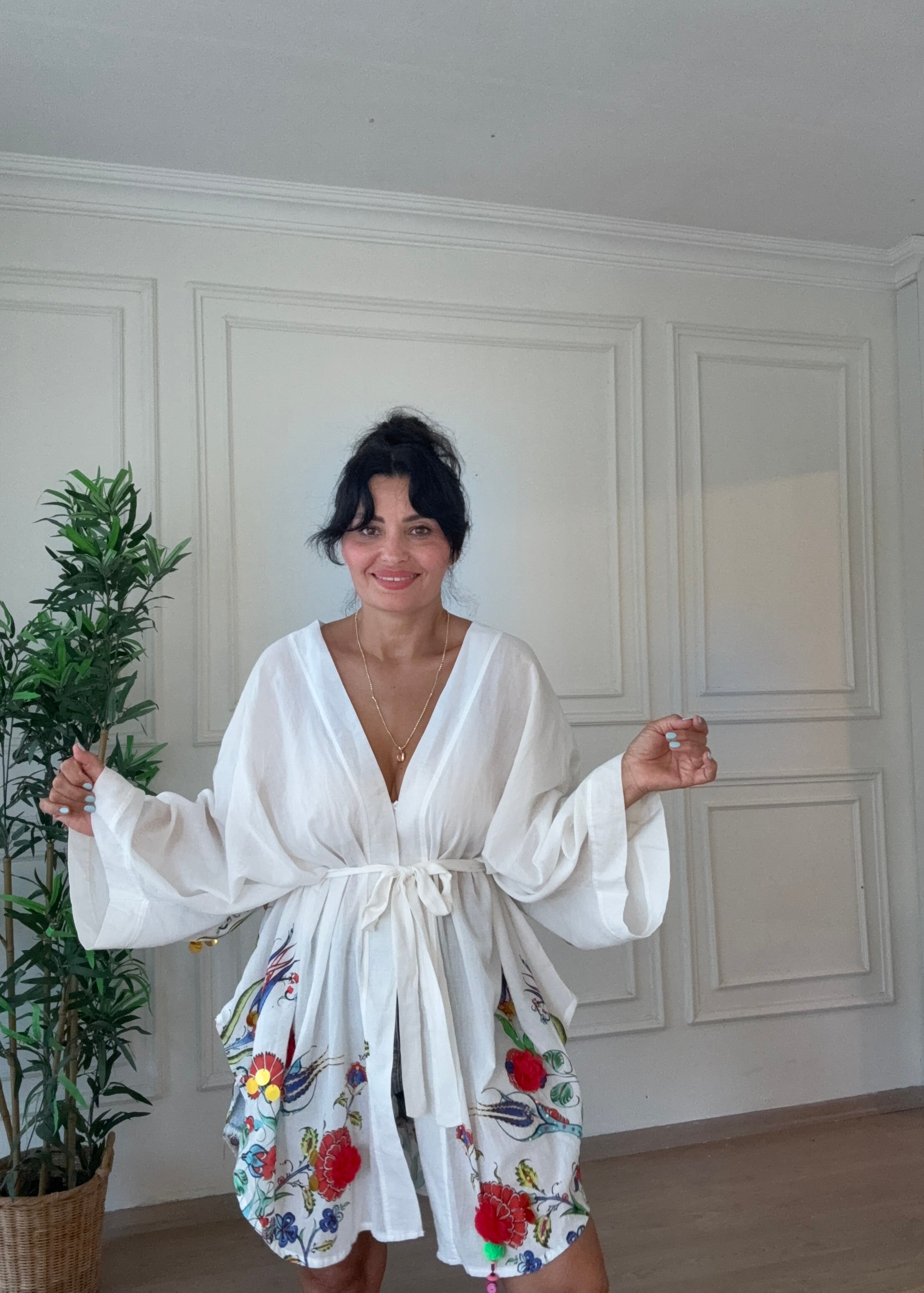 Çiçek Desenli Tülbent Kumaş Kısa Kimono Beyaz
