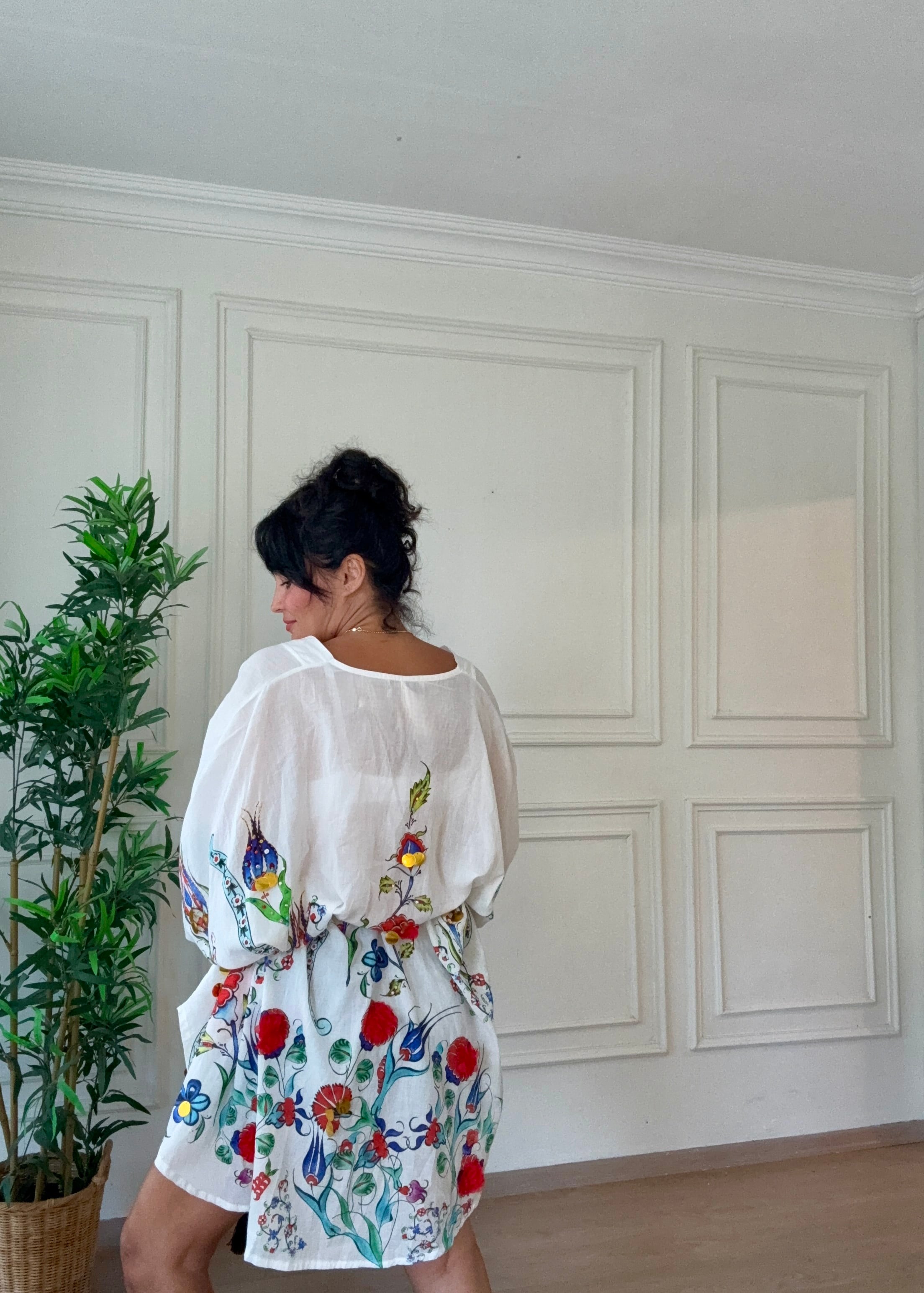 Çiçek Desenli Tülbent Kumaş Kısa Kimono Beyaz