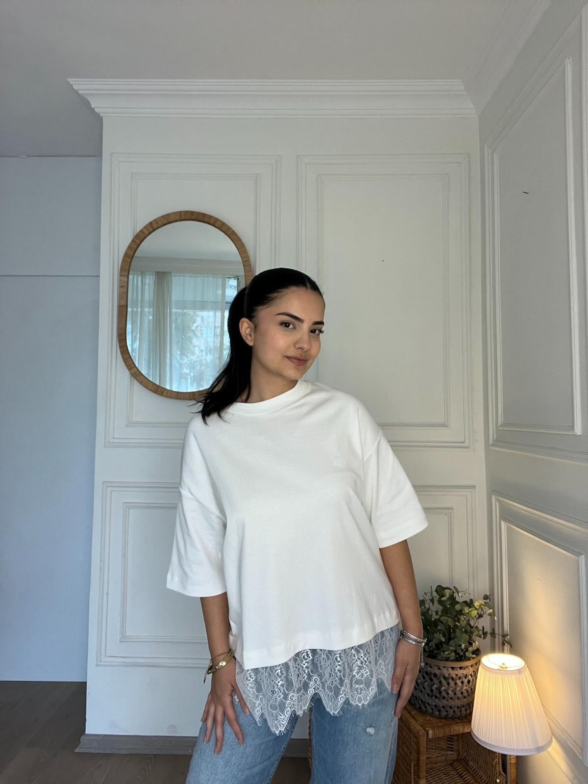 Dantel Detaylı Basic Tshirt Beyaz