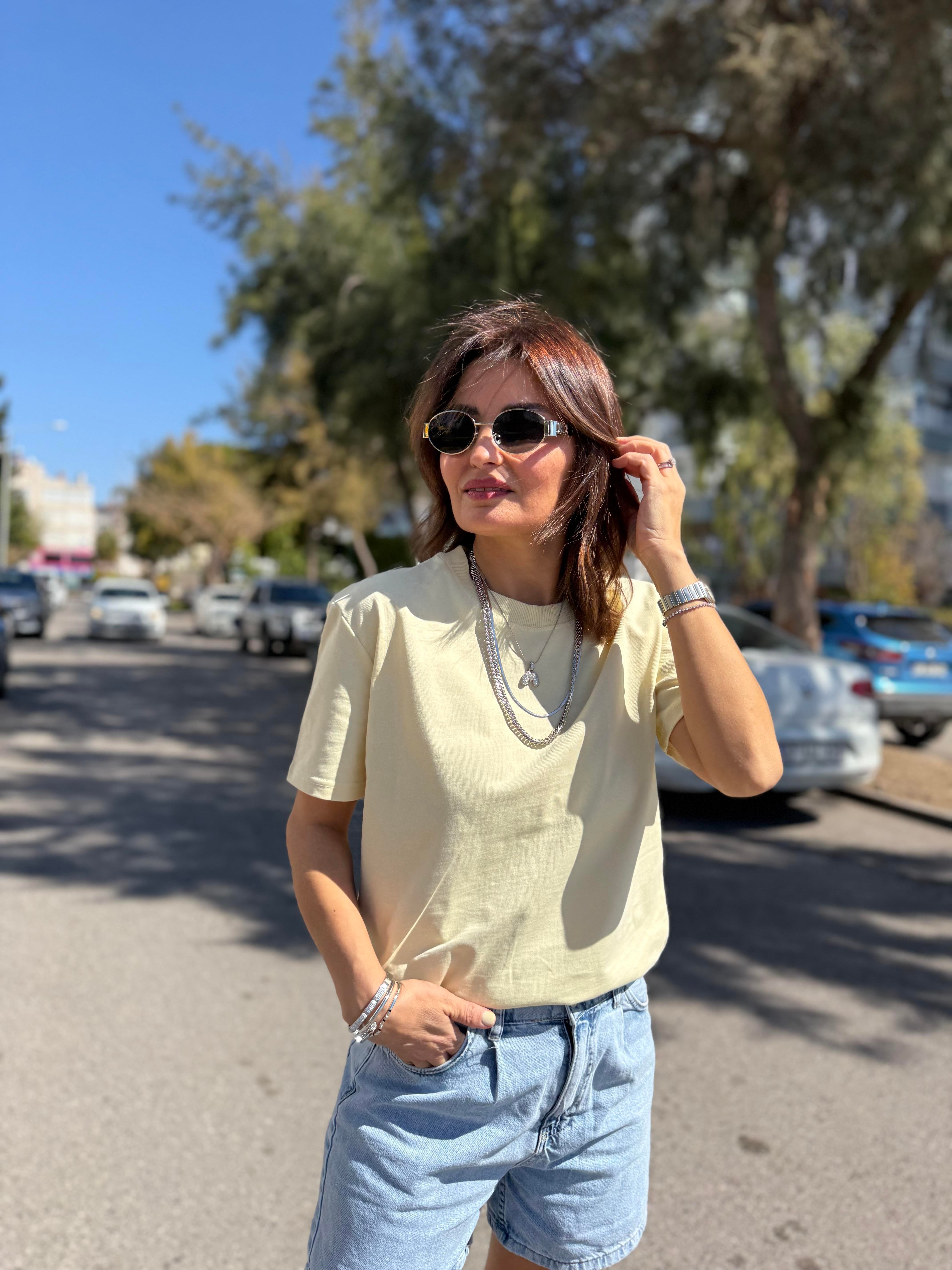 Dekoratif Dikişli Bisiklet Yaka Tişört Limon Sarı