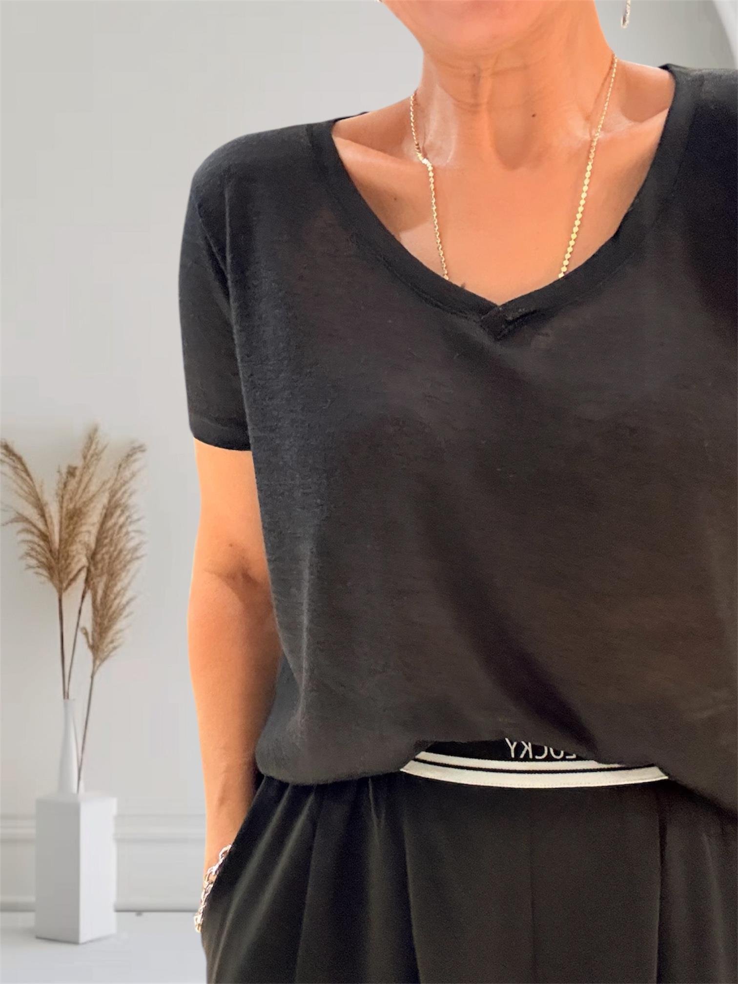 Dokulu V Yaka Tshirt Siyah