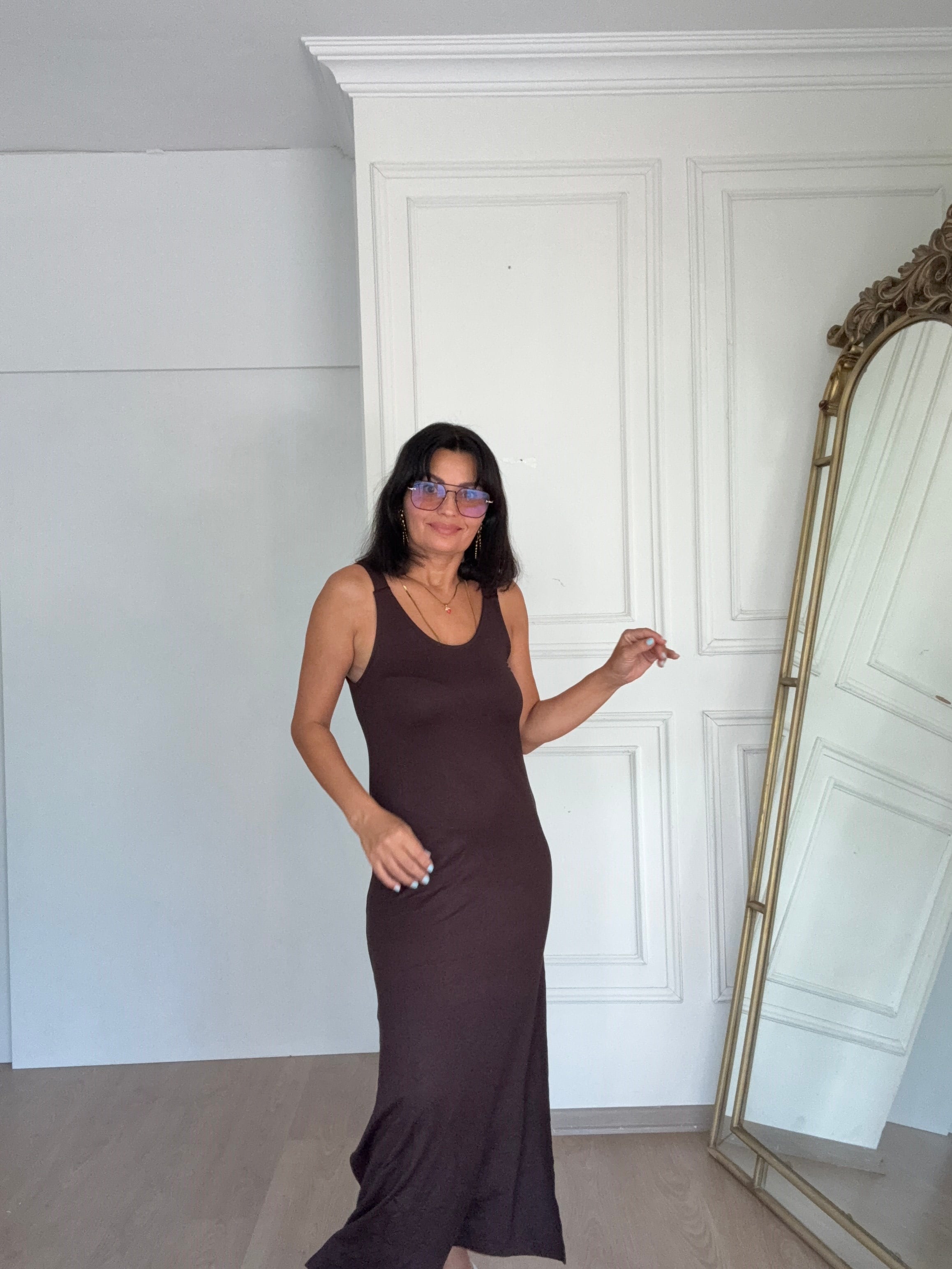 İki yanı yırtmaçlı elbise kahverengi