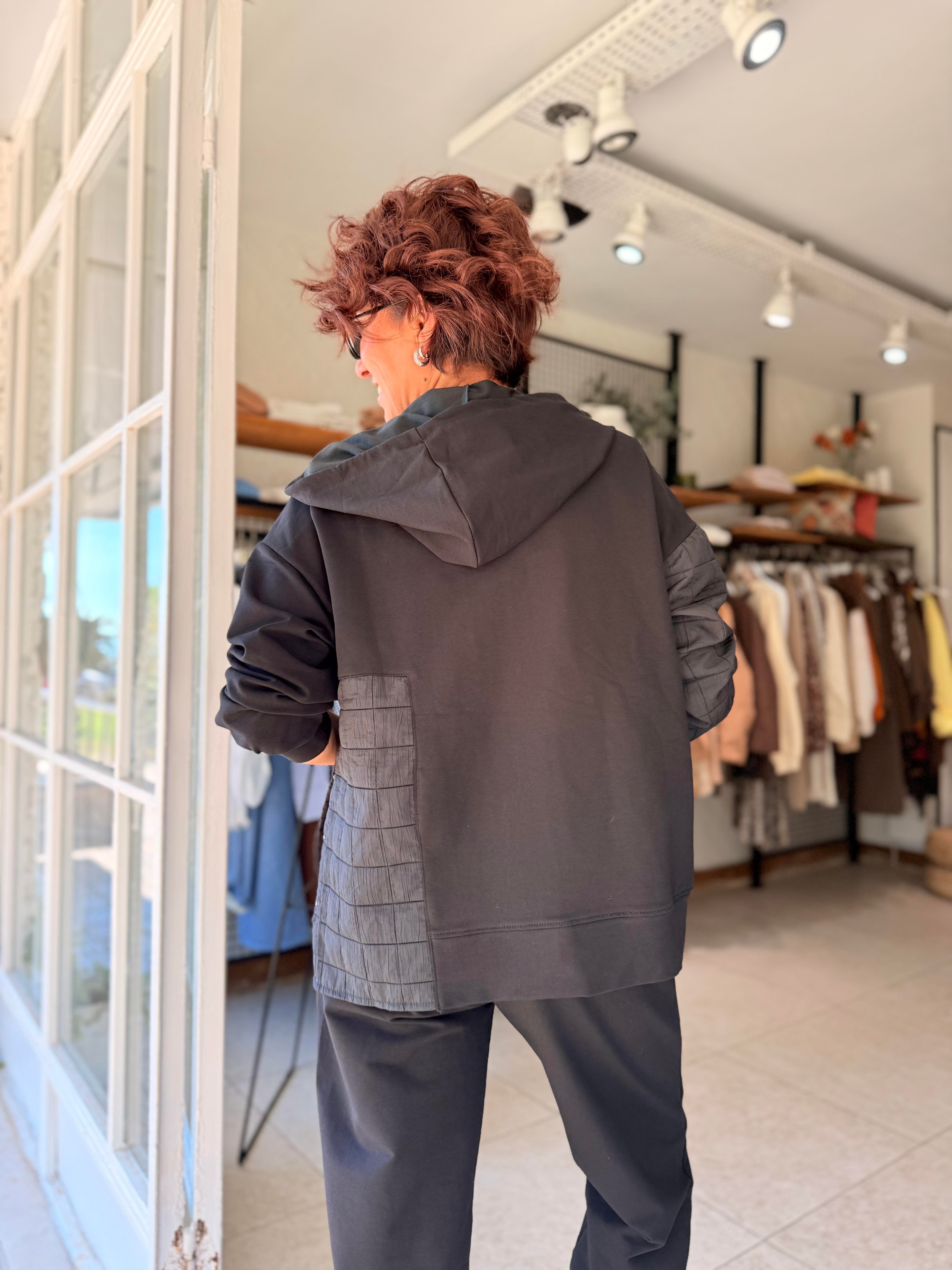 Kapitone Detay Çıtçıtlu Kapüşonlu Sweatshirt Siyah