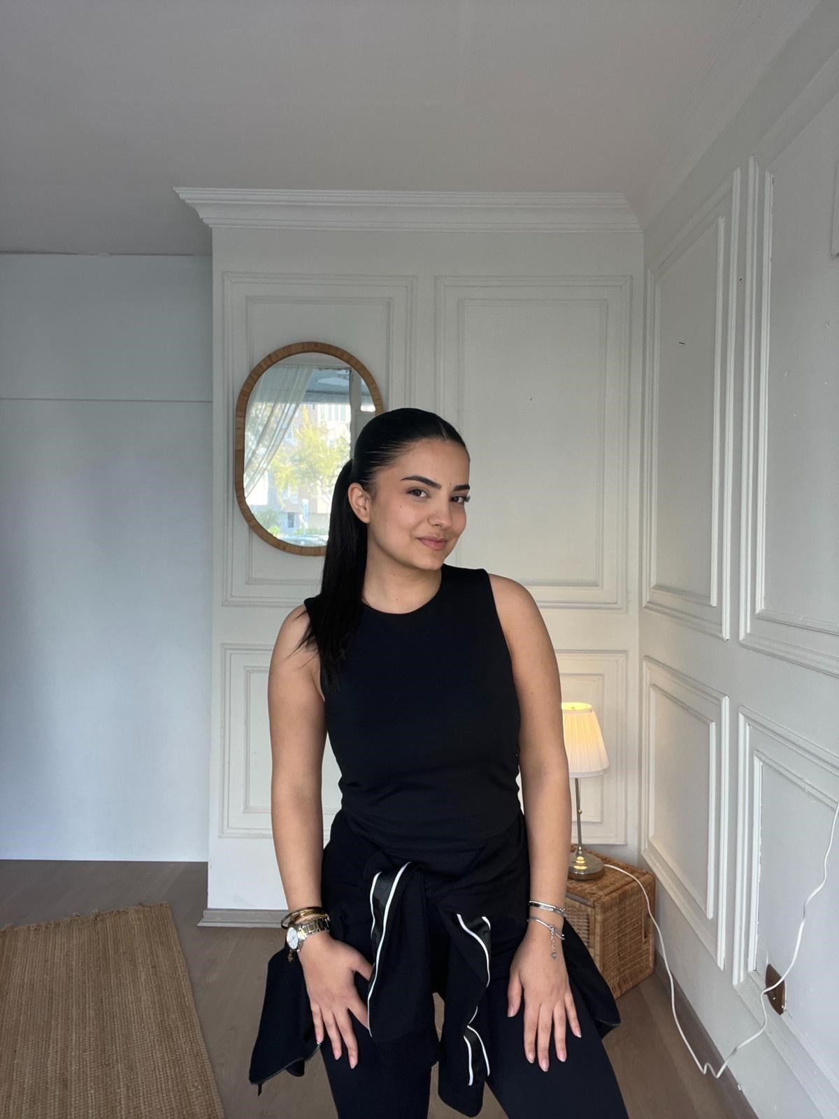 Kolsuz Basic Crop Top Siyah