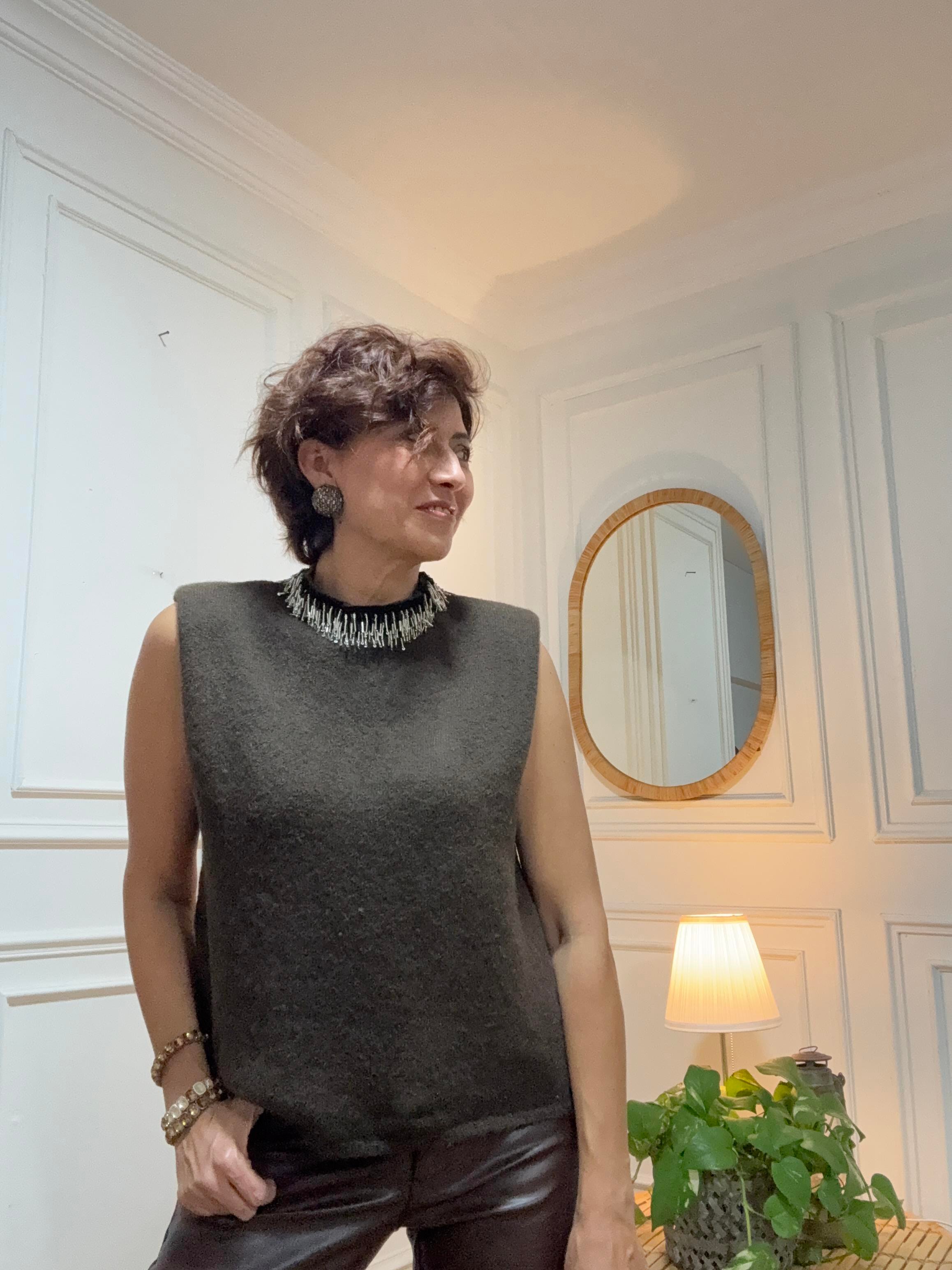 Kolsuz Yakası Taşlı Kazak Kahverengi