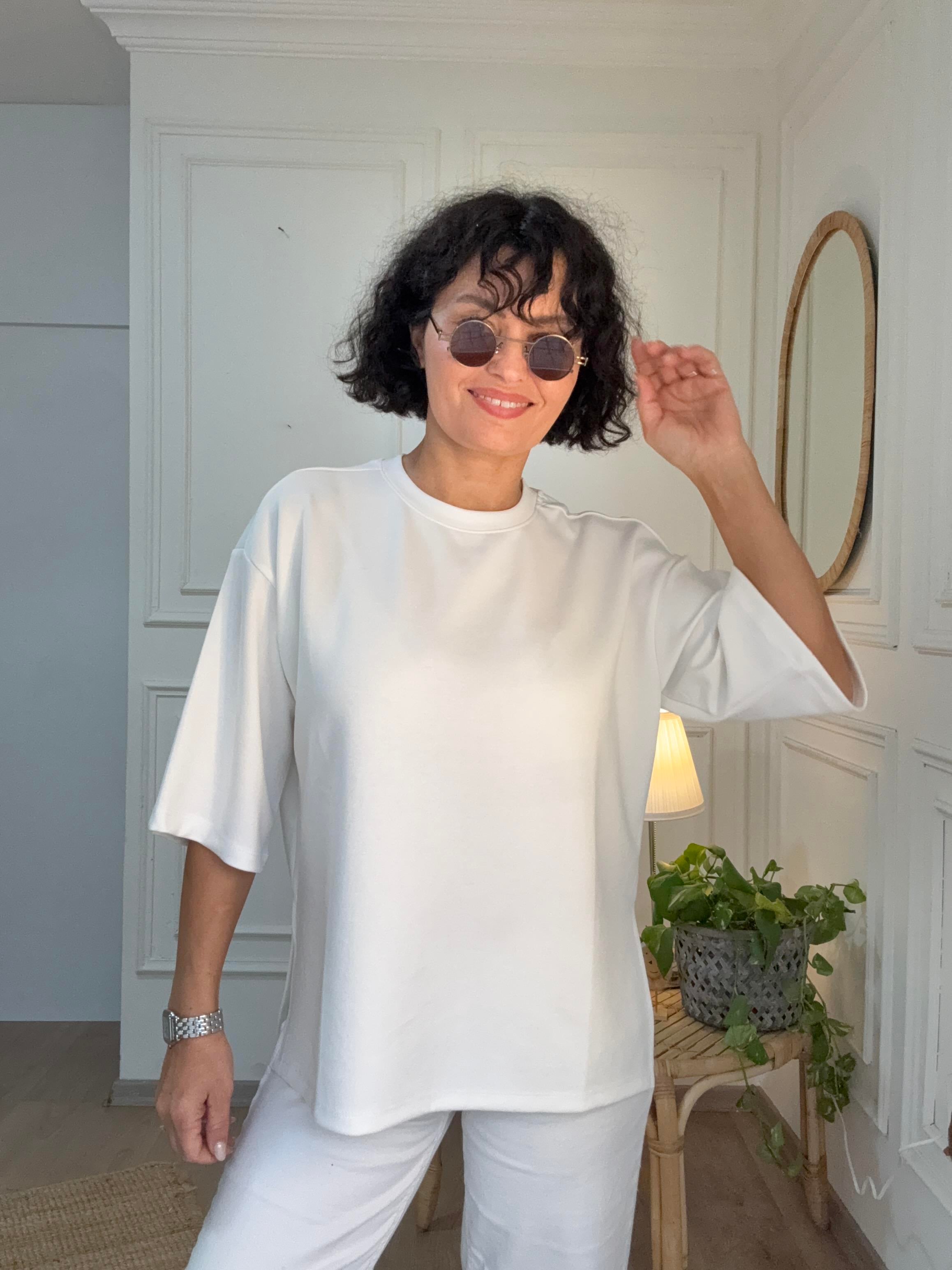 Modal Kumaş Yırtmaçlı Oversize Tişört Ekru