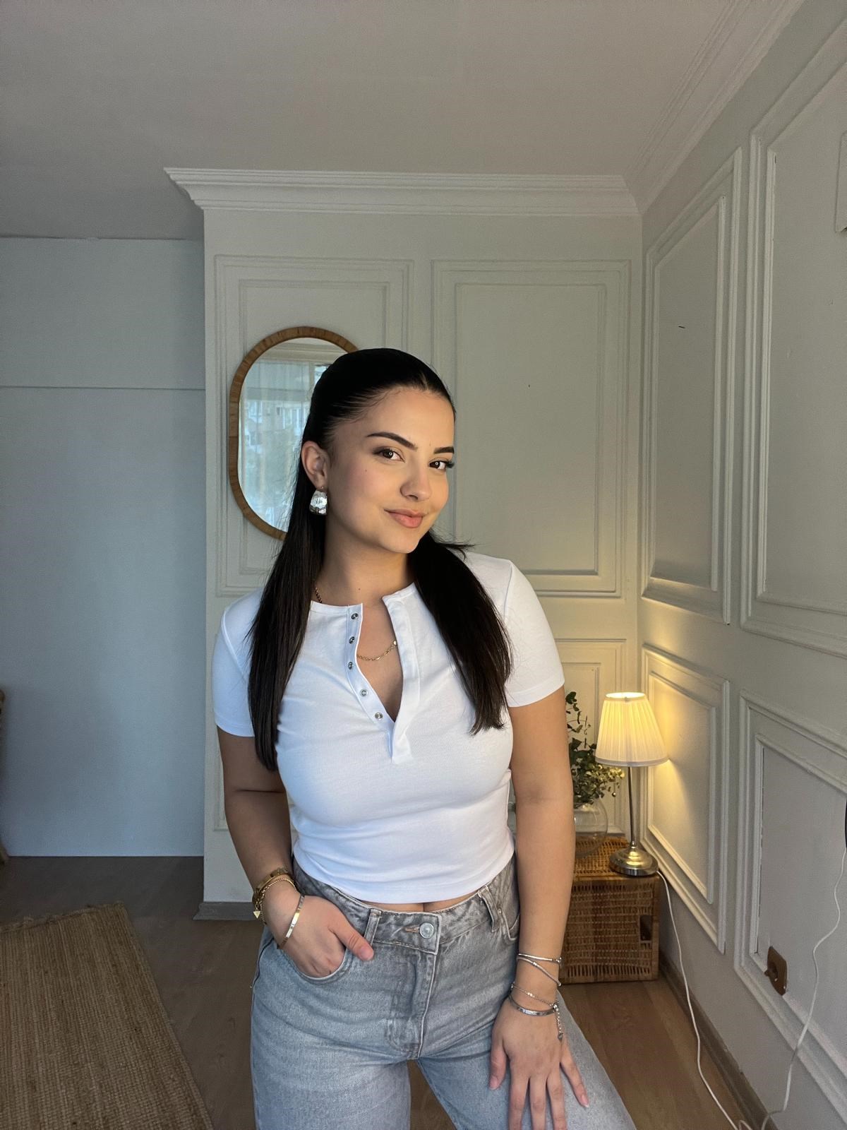 Önü Çıtçıtlı Yumuşak Dokulu Crop Beyaz