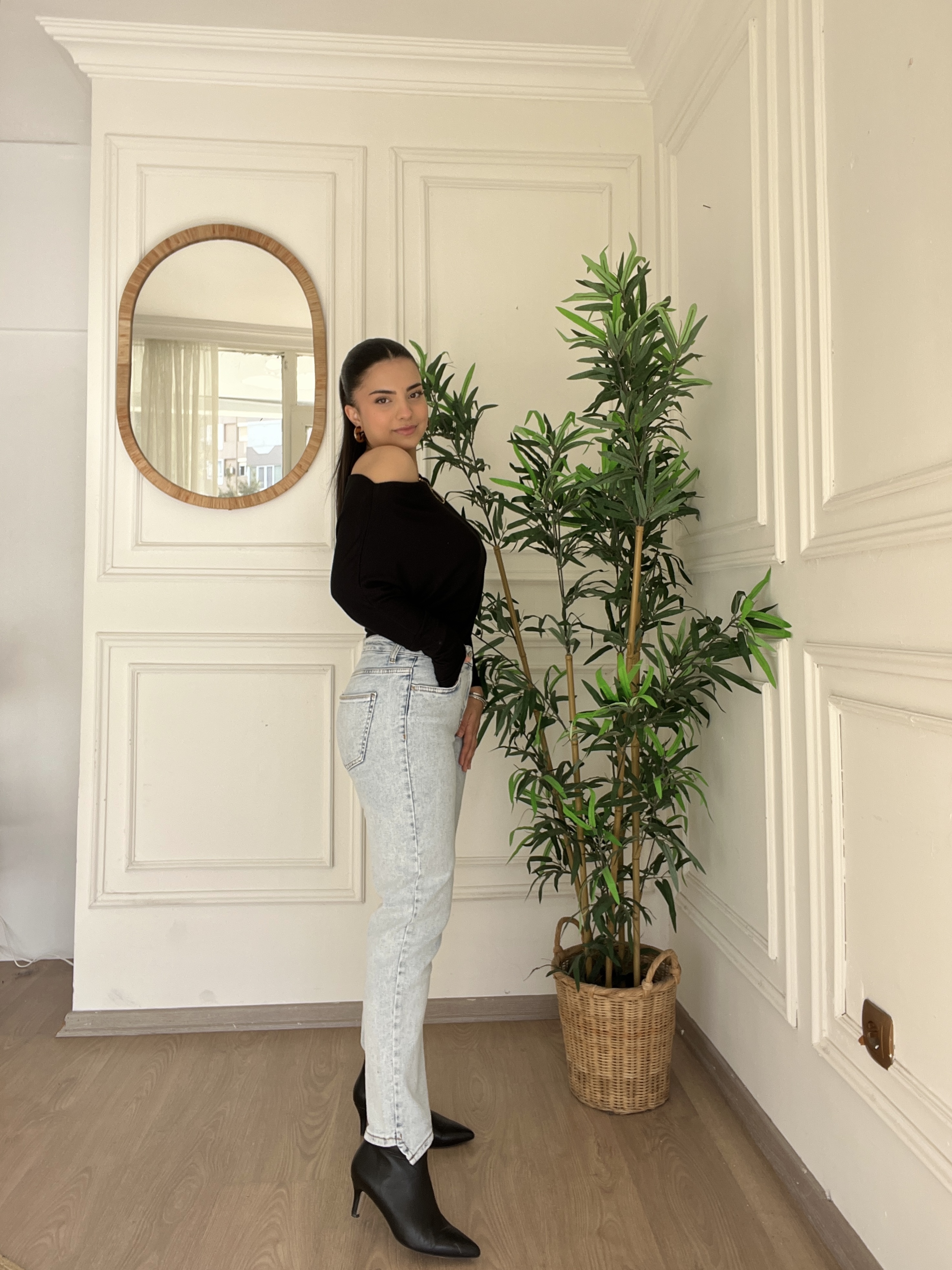 Paça Detaylı Mom Jean Açık Mavi