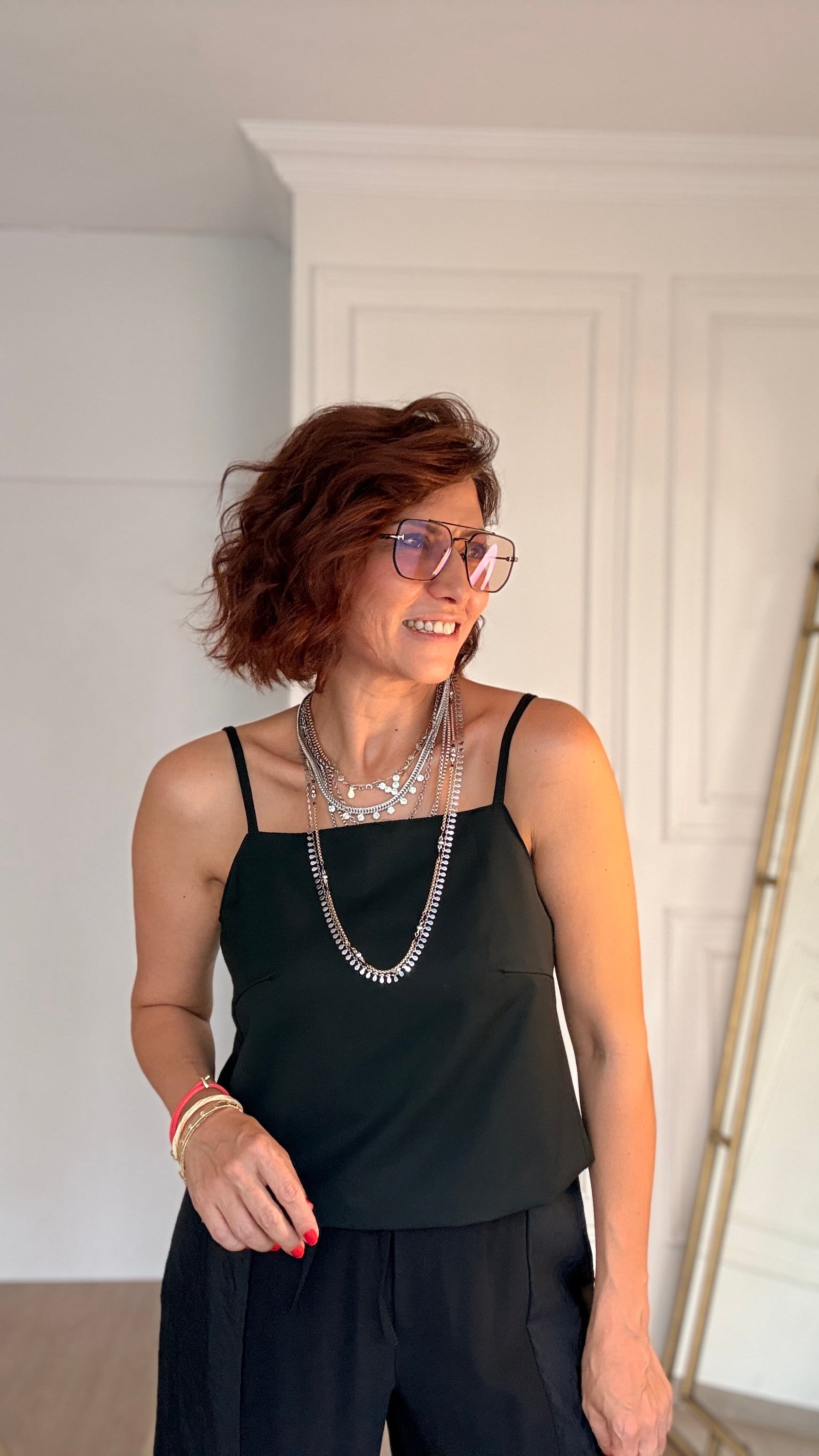 Sırtı Düğmeli Crop-Bluz Siyah