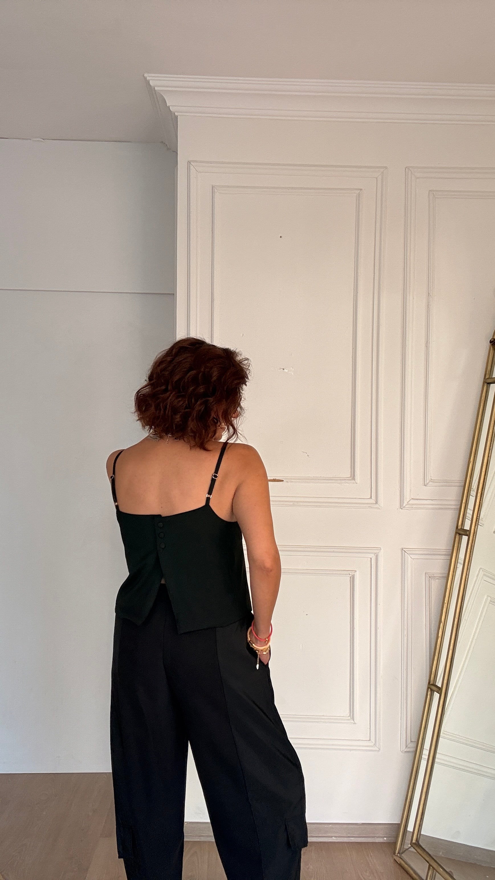 Sırtı Düğmeli Crop-Bluz Siyah