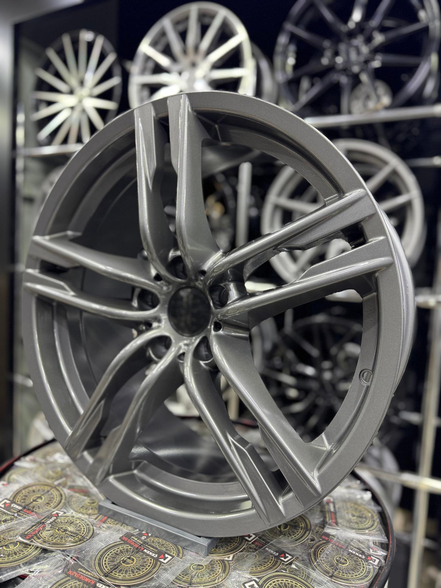 20'' 5x120 BMW 6.40 DIŞA DÖNÜK GUNMETAL JANT MODELİ F10 UYUMLU