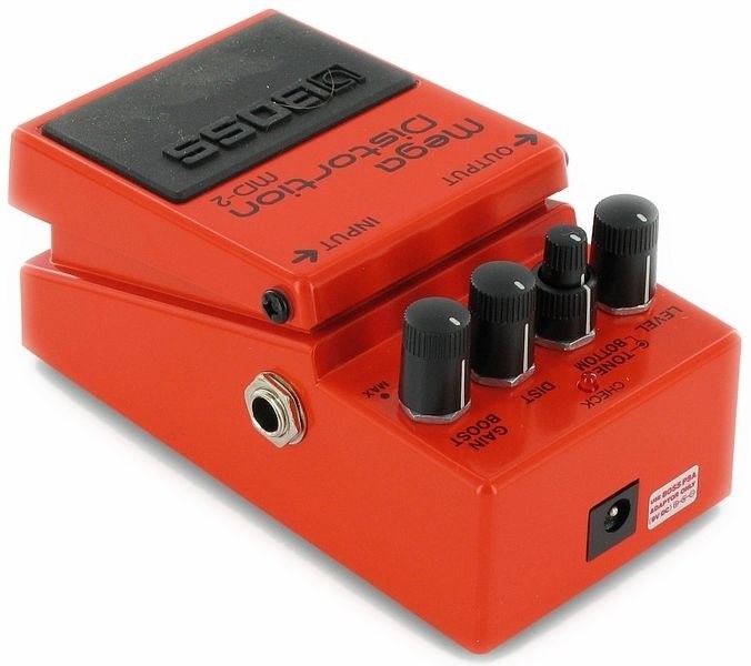 BOSS MD-2 Mega Distortion Kompakt Efekt Pedalı