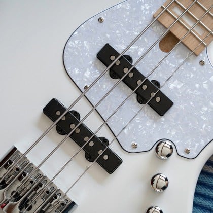 CORT NJS4BK BASS GİTAR, 4 TELLİ, ÇANTALI, SİYAH