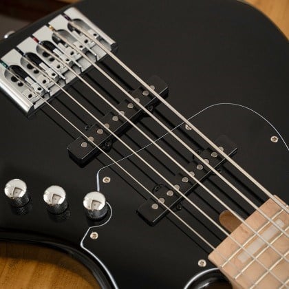 CORT NJS5BK BASS GİTAR, 5 TELLİ, ÇANTALI, SİYAH
