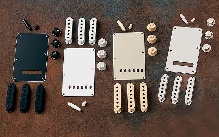 Fender Stratocaster Black Manyetik Kapağı Aksesuar Kiti