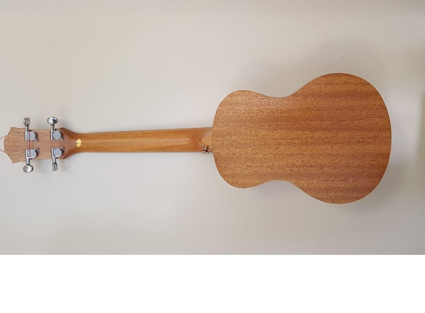 UKULELE 26